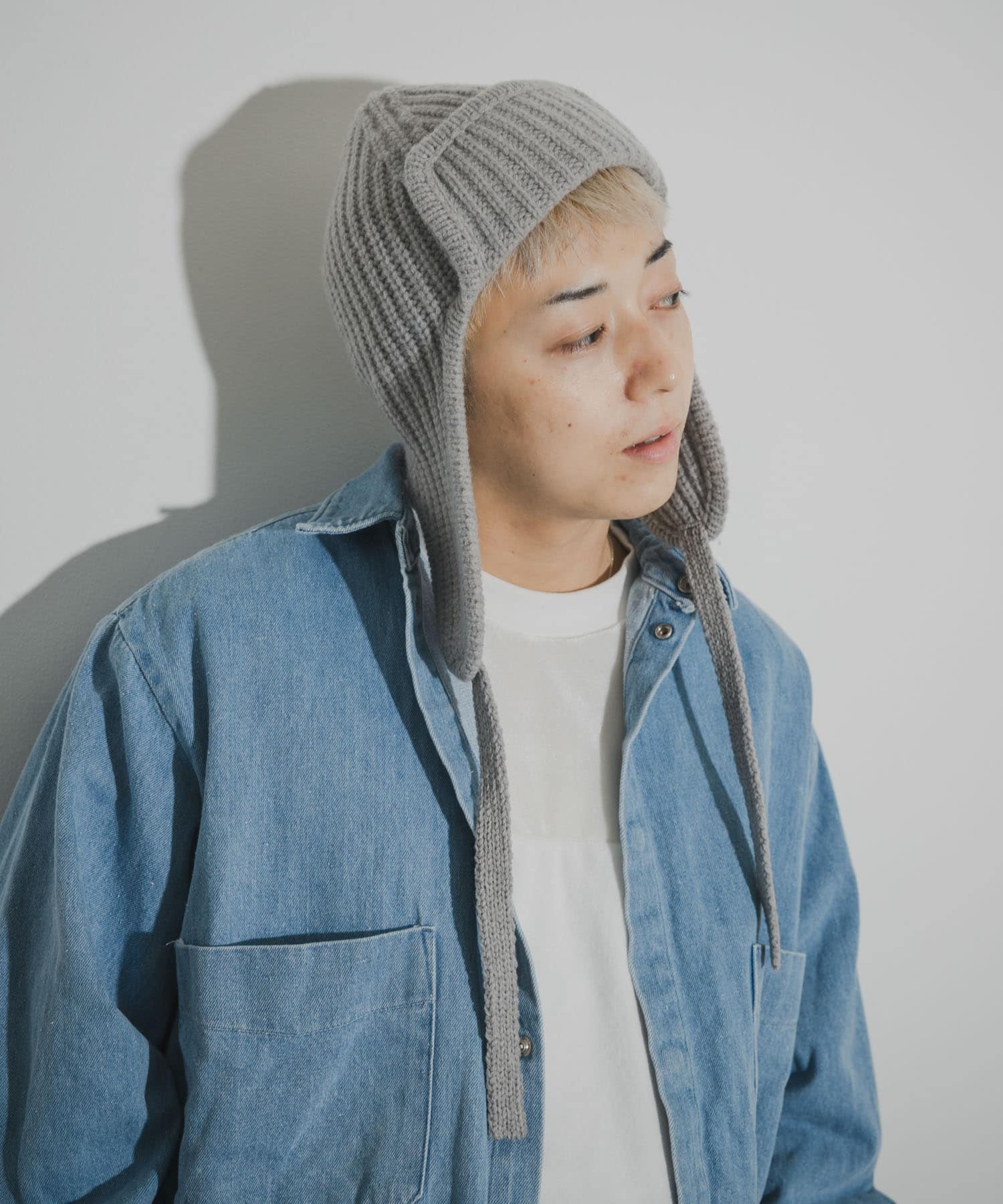 GRAY