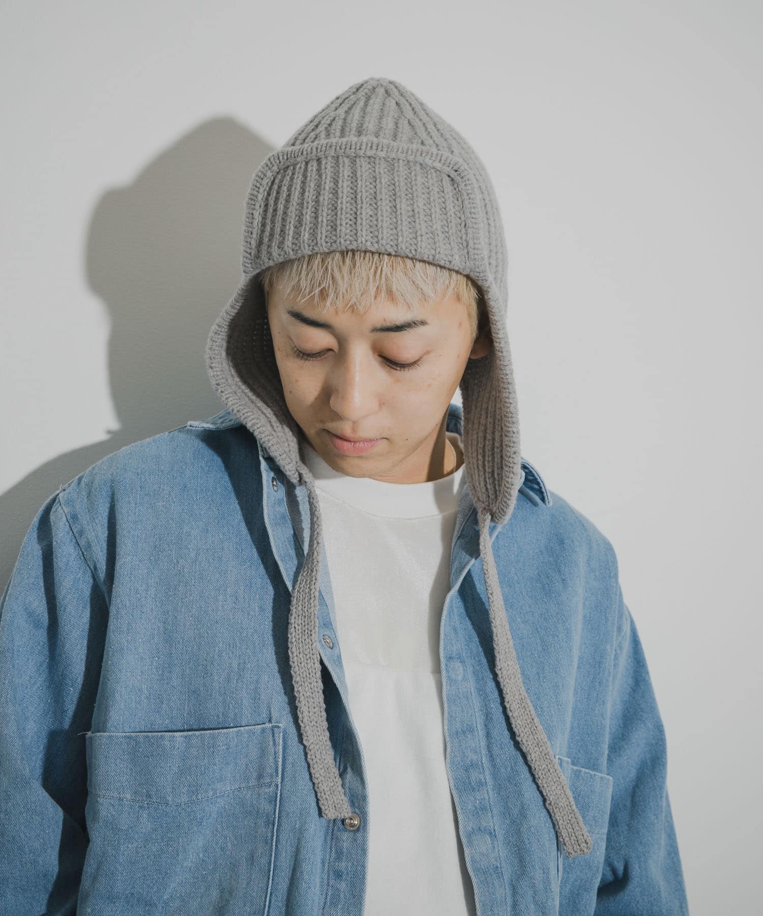 GRAY