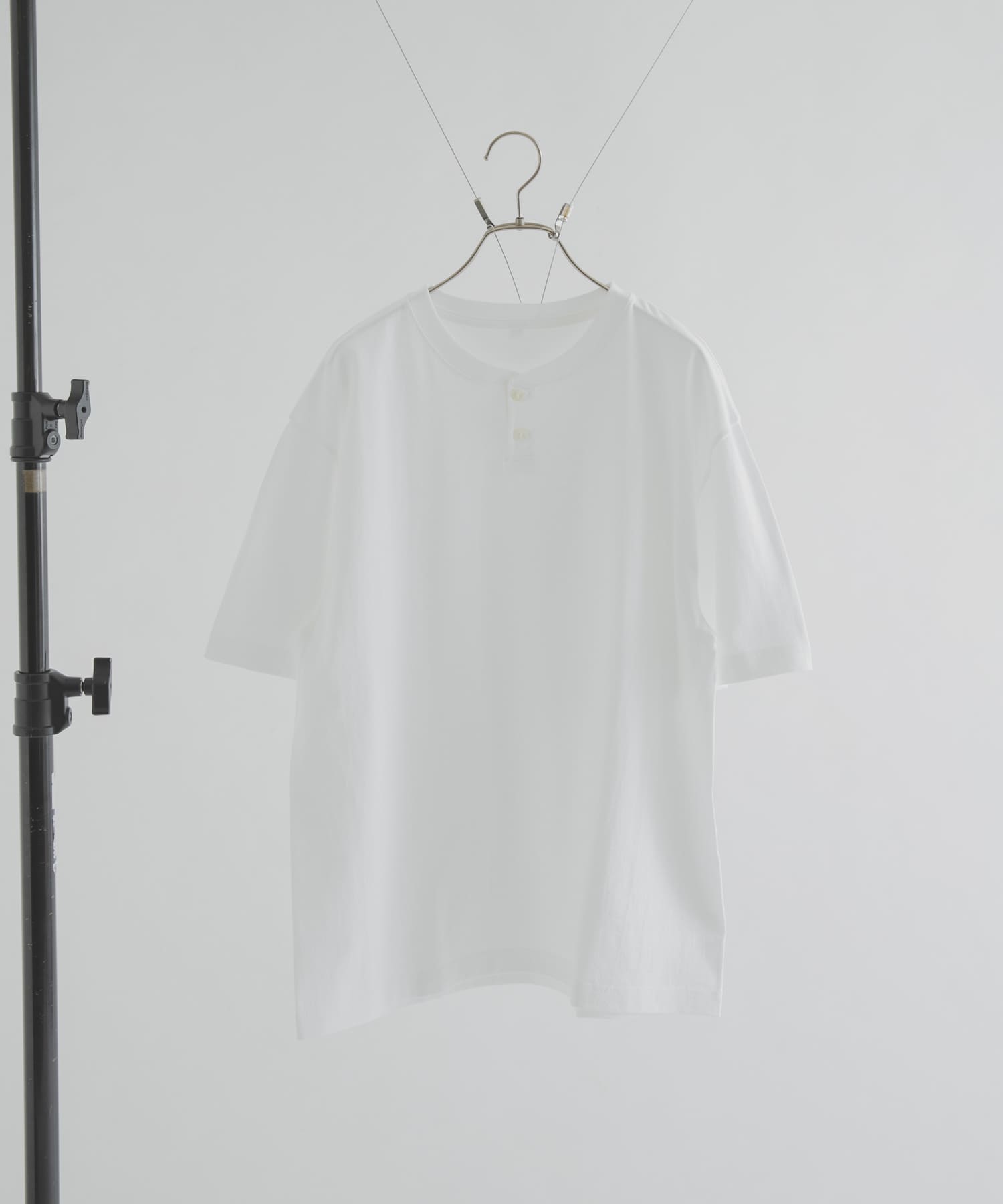 armi　[HARD MAN] HENLYNECK TEE