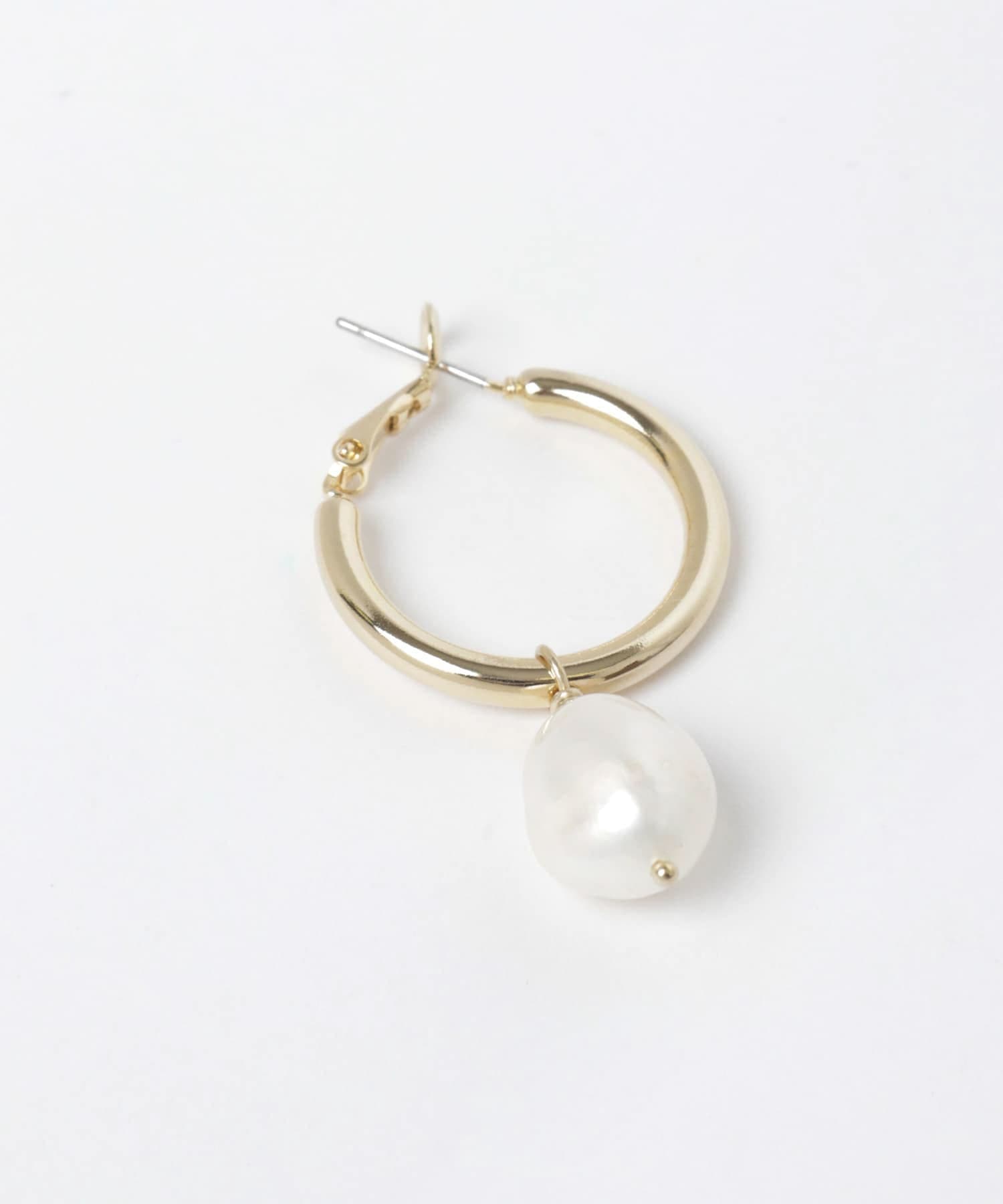 STACEY　淡水バロックパールチャンキーピアス White Free