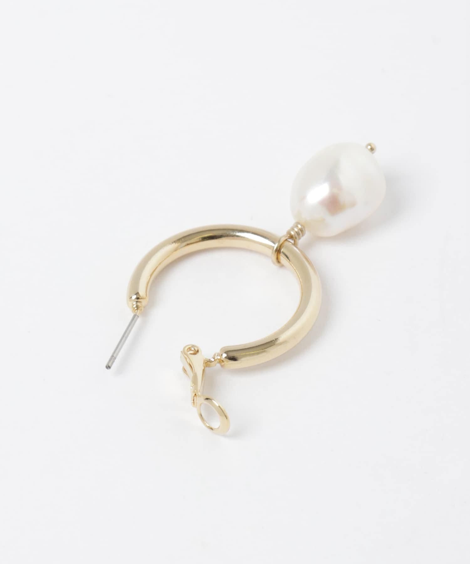 STACEY　淡水バロックパールチャンキーピアス White Free