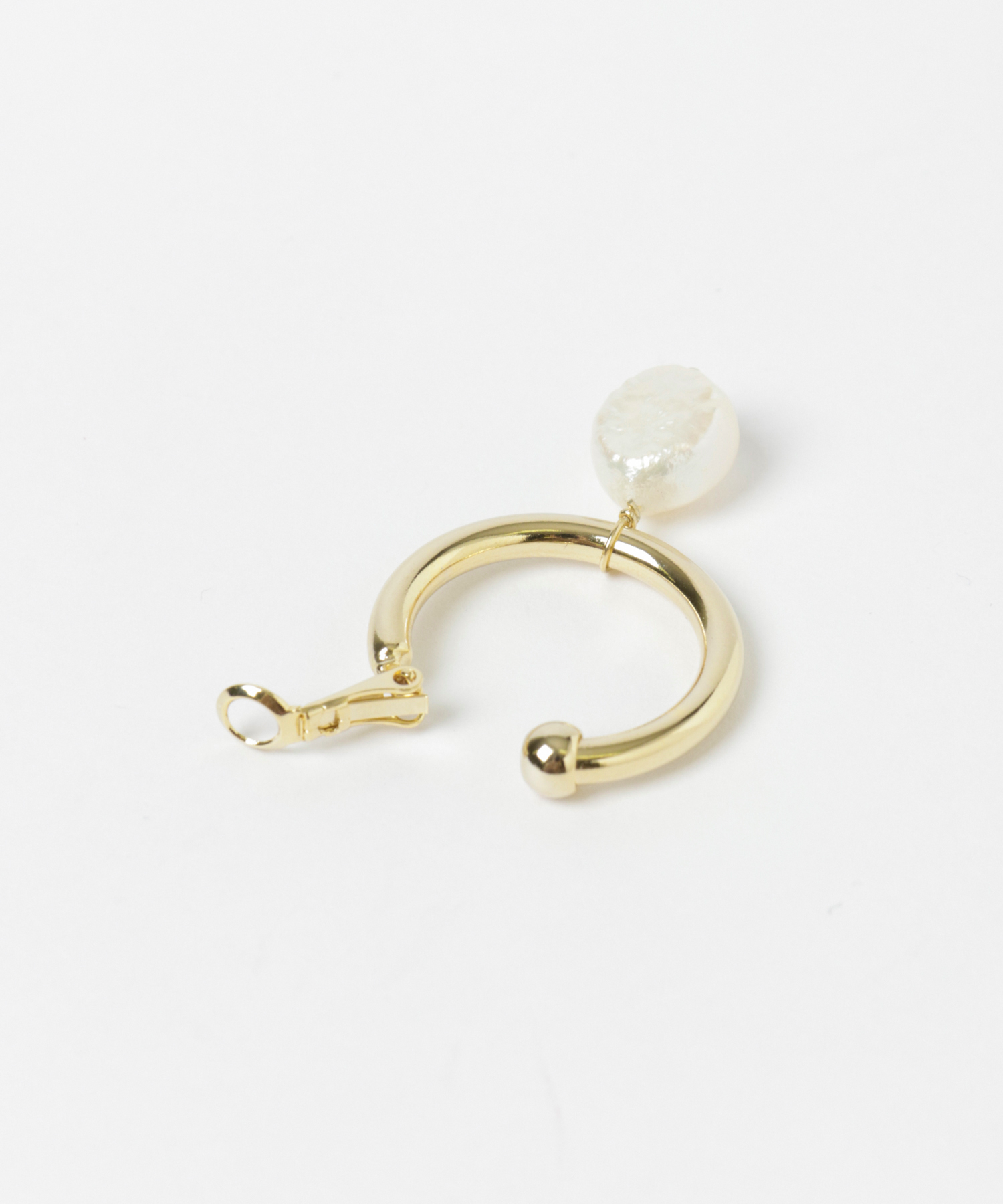 STACEY　チャンキーフープゴールドイヤリング White Free