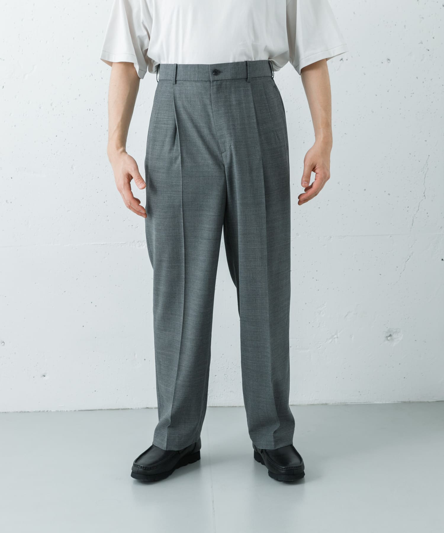 GRAY