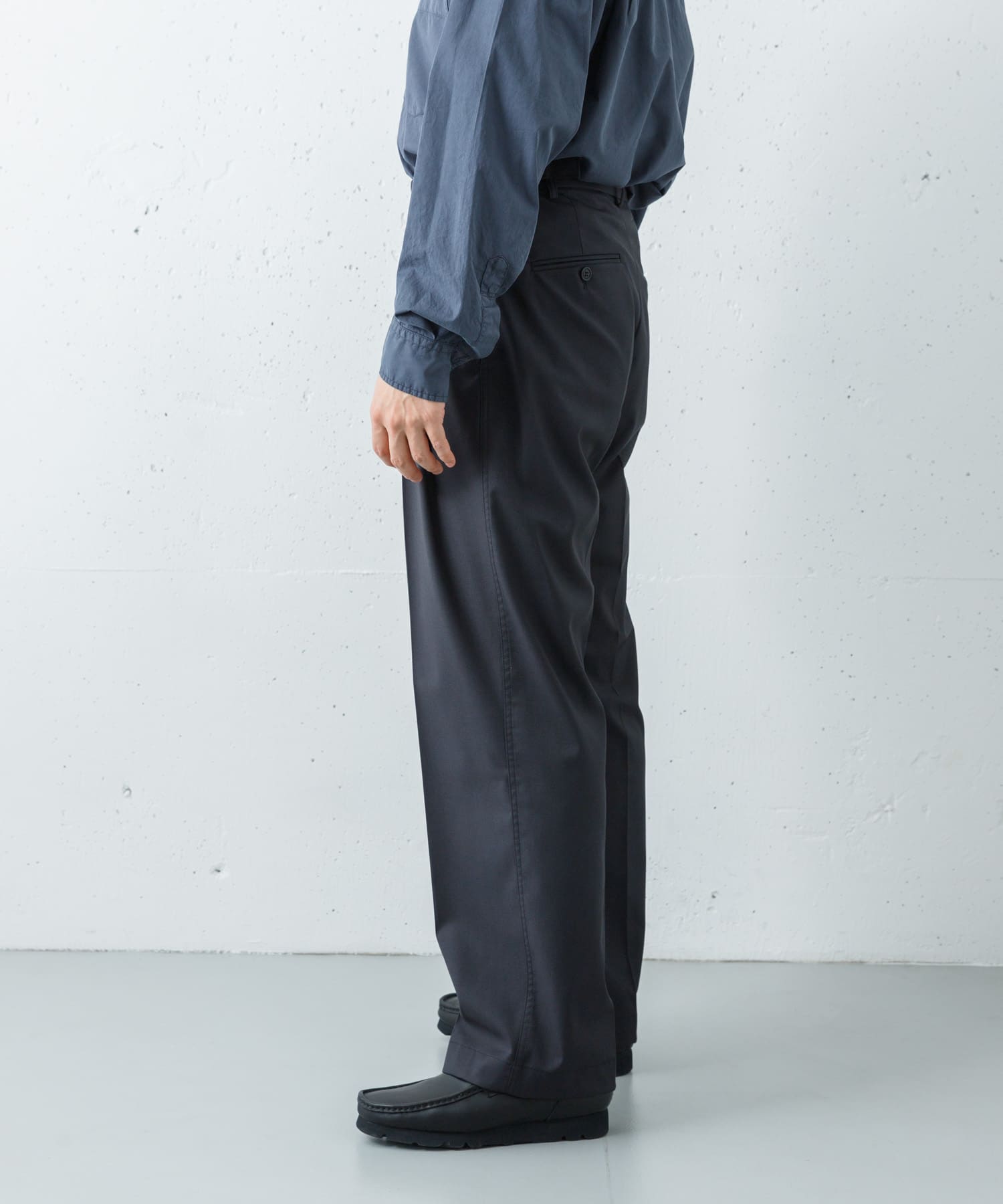 ANOTHER OFFICE SANTIAGO SLACKS FLEXIBLE(2 CHARCOAL): ボトム｜URBAN