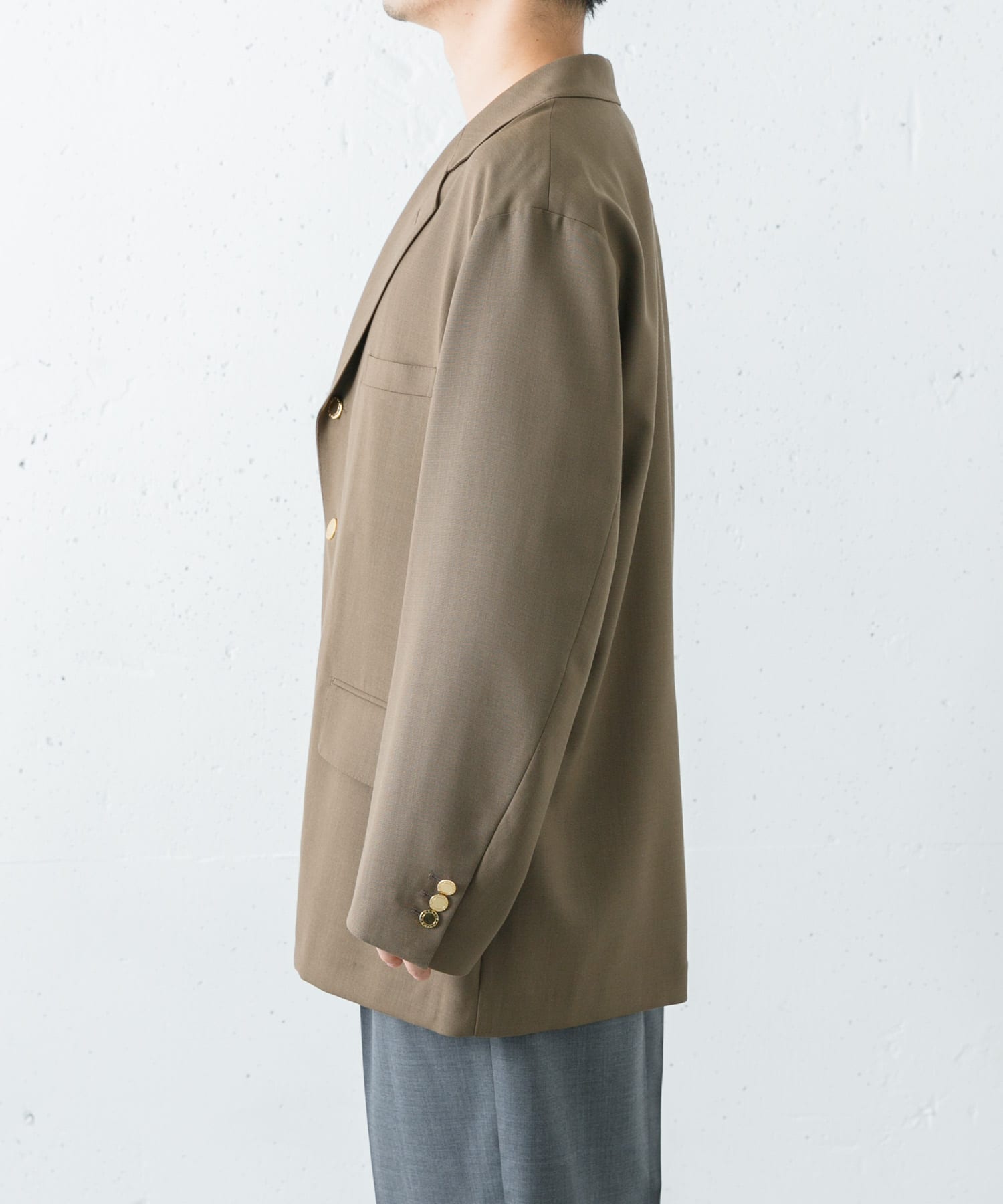 身長 : 172cm サイズ : 40