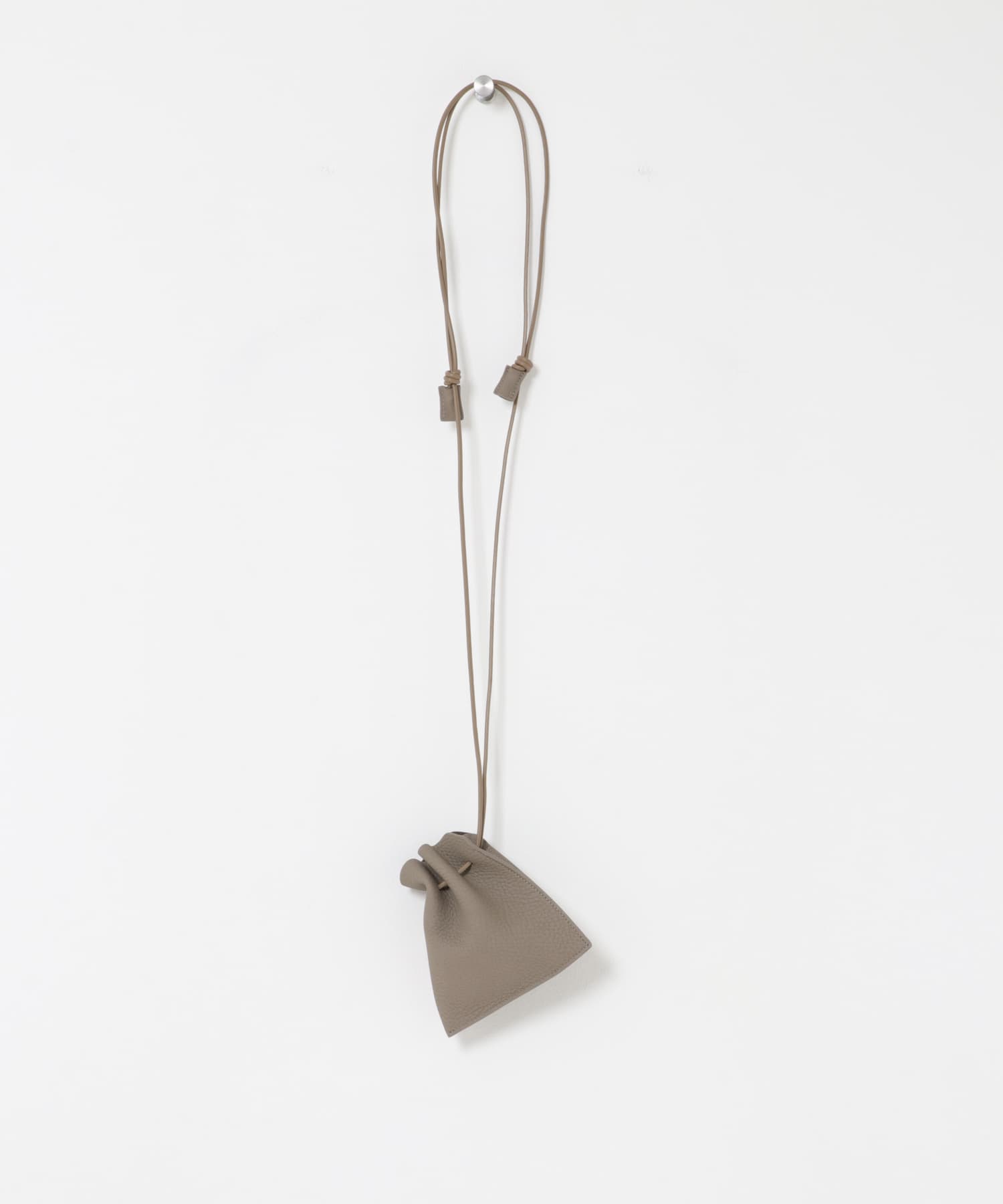 ITTI　HERRIE KINCHAKU POUCH TAUPE XXS