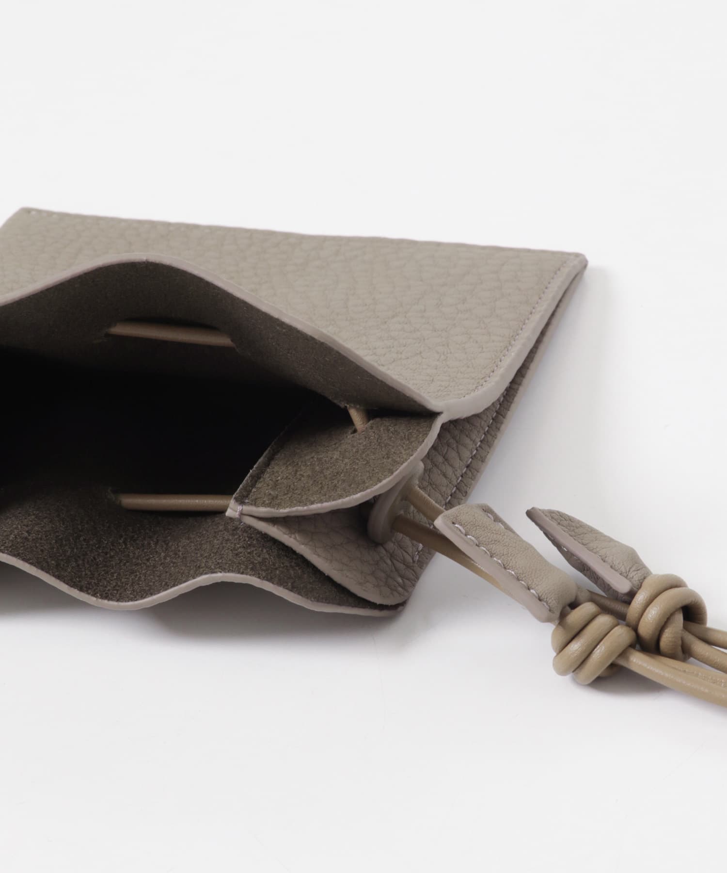 ITTI　HERRIE KINCHAKU POUCH TAUPE XXS