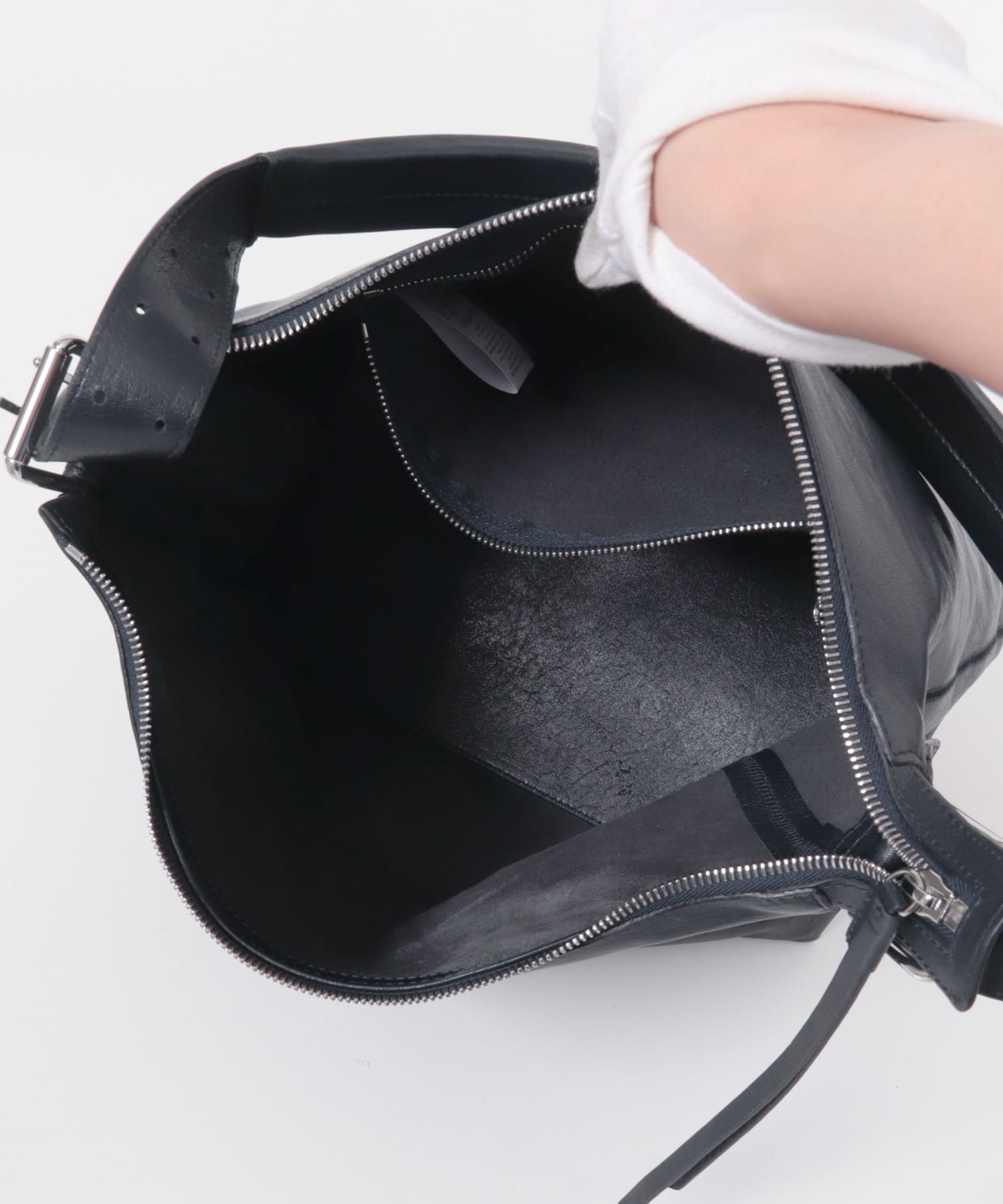 LEMAIRE　SMALL BELTED HOBO BAG D NV BL791 One