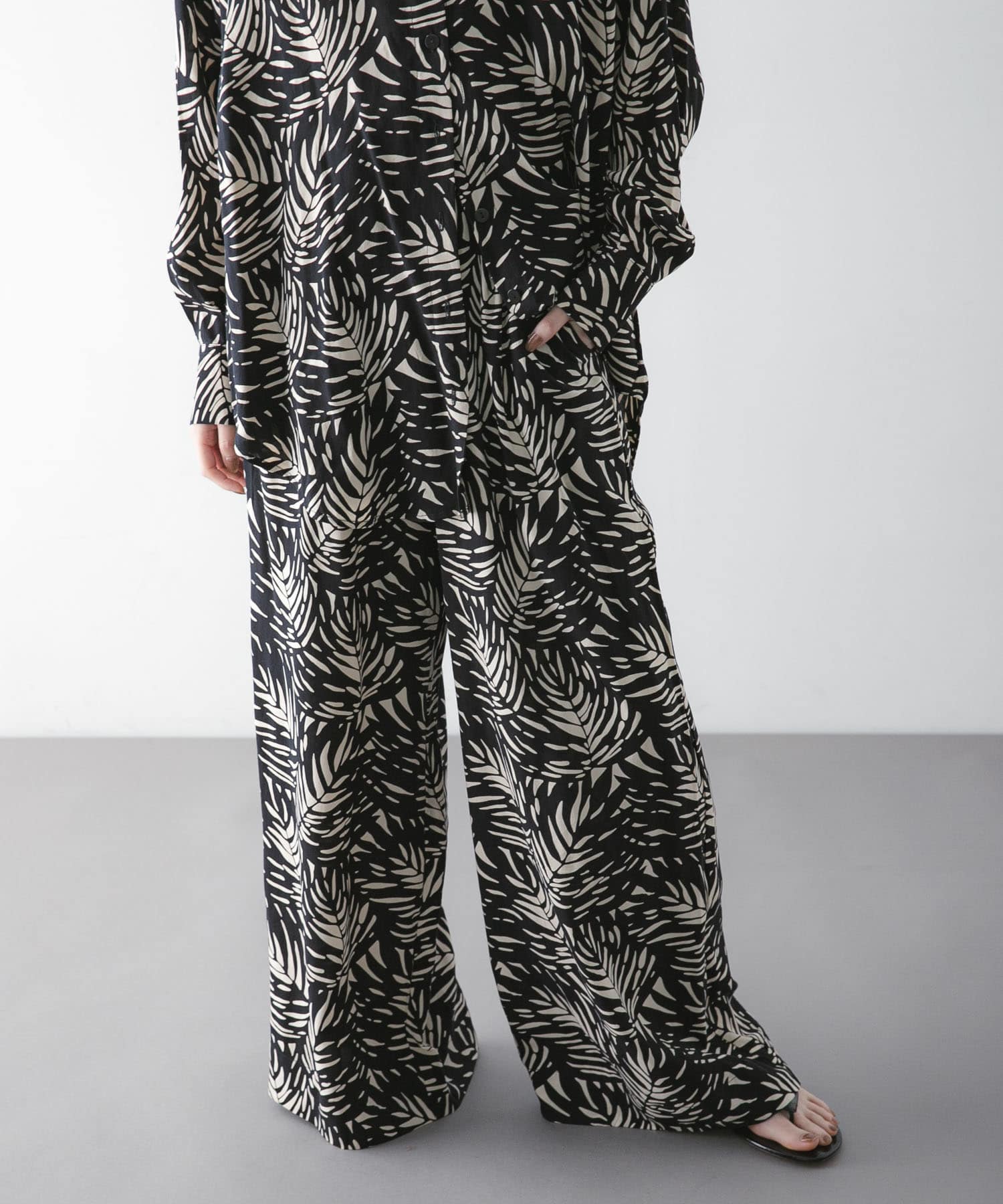 一部別注カラー』LUSANA CICI PANTS(S 別注H NAVY): ボトム｜URBAN