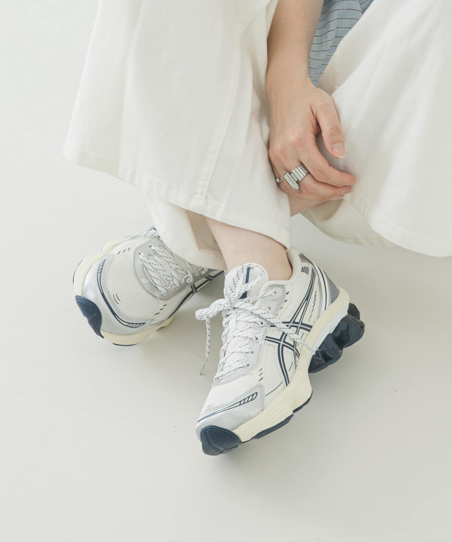 ASICS GEL-KINETIC FLUENT(24 104WH/I BL): シューズ｜URBAN RESEARCH