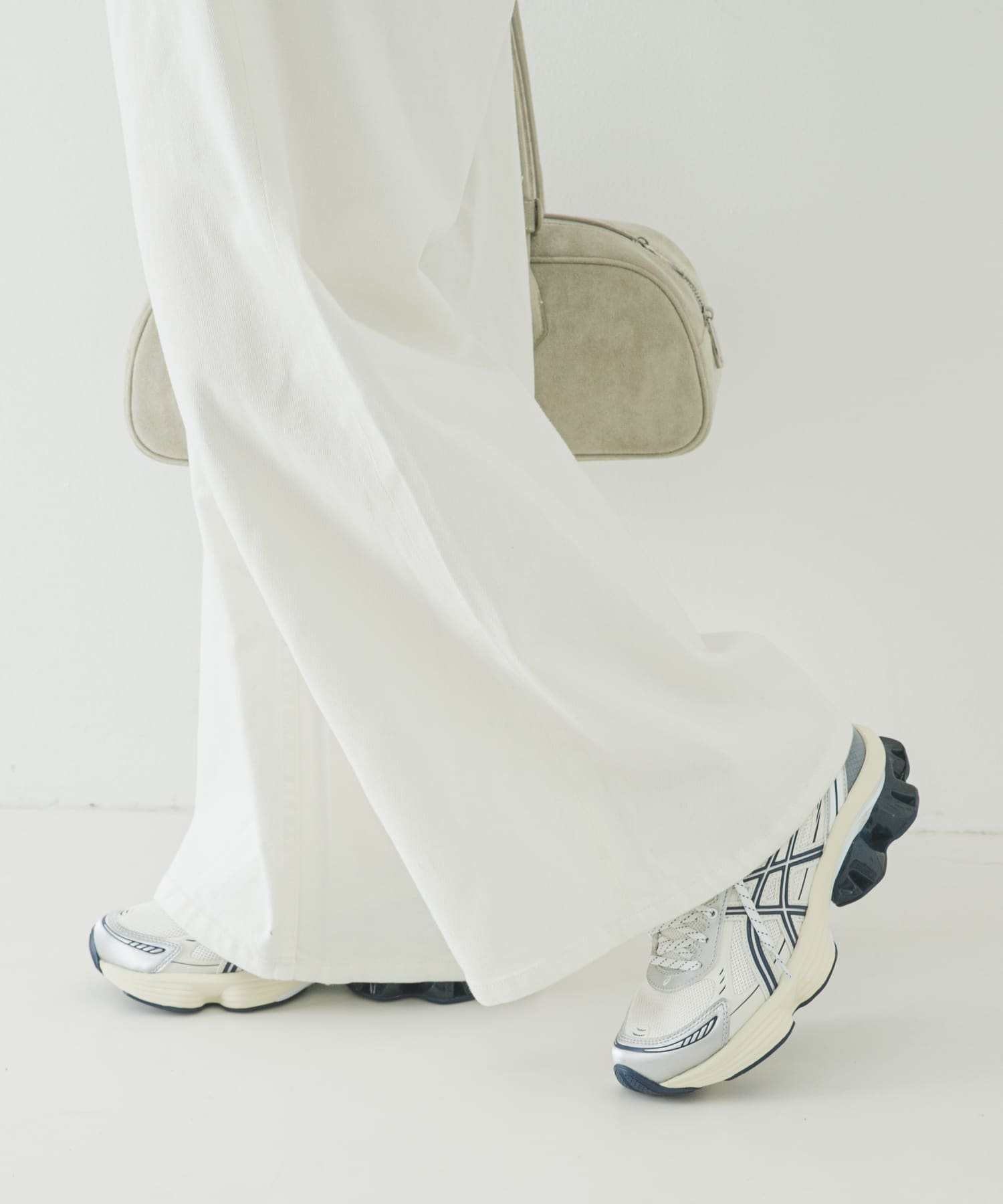 ASICS　GEL-KINETIC FLUENT 104WH/I BL 24