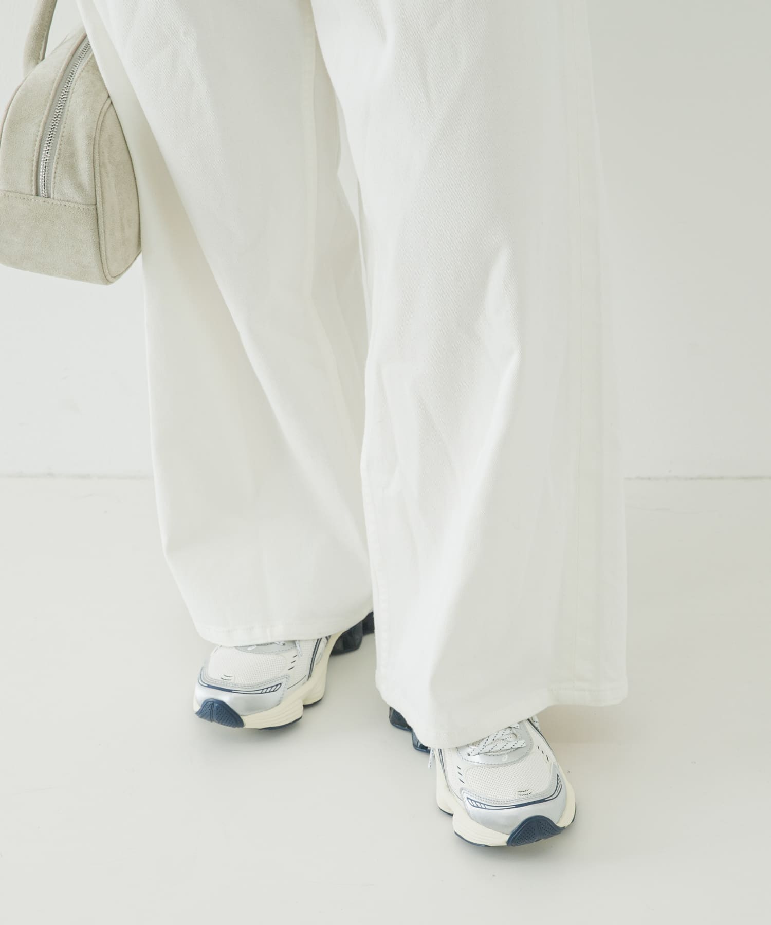 ASICS　GEL-KINETIC FLUENT 104WH/I BL 24