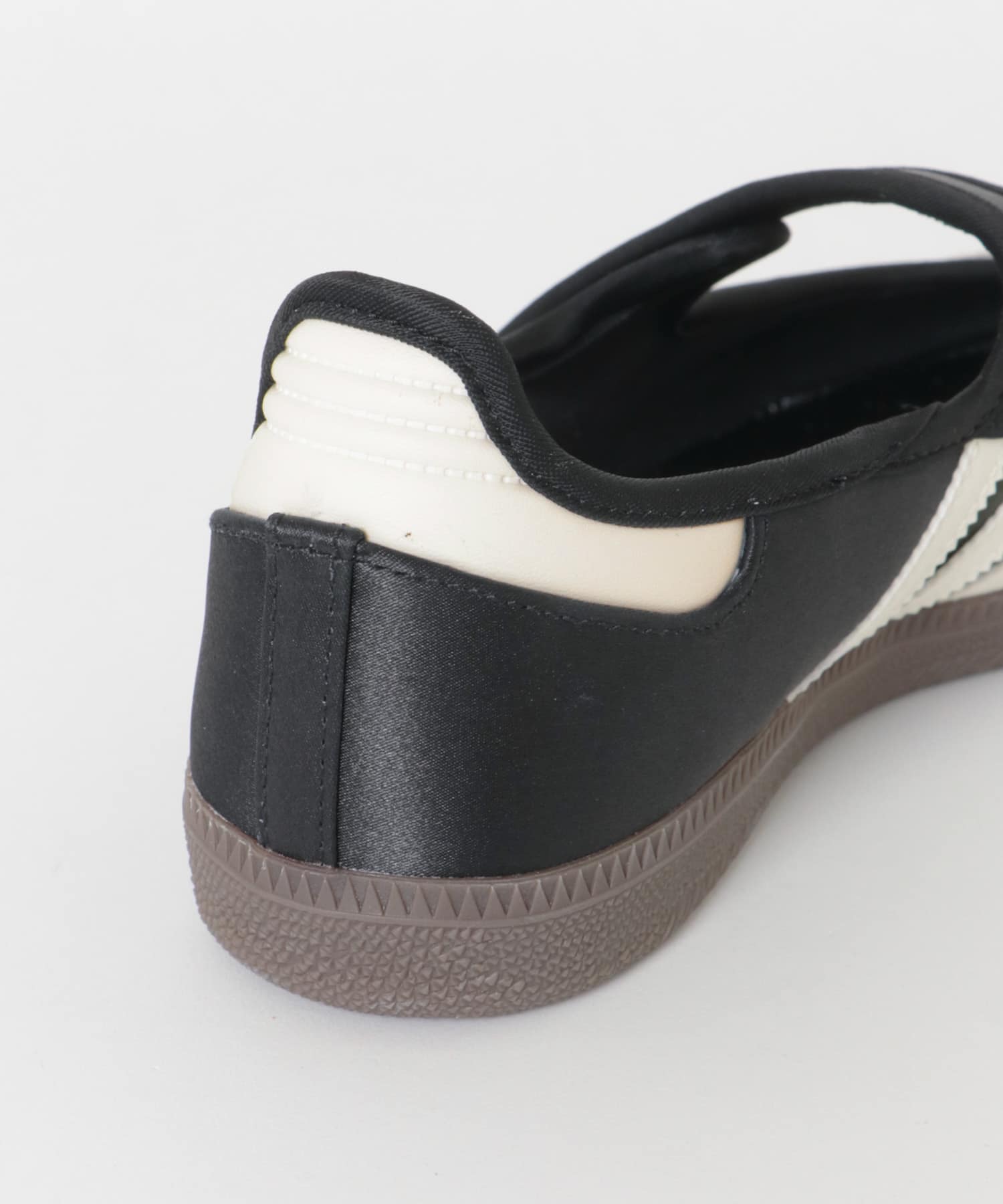 ブラック/ホワイト