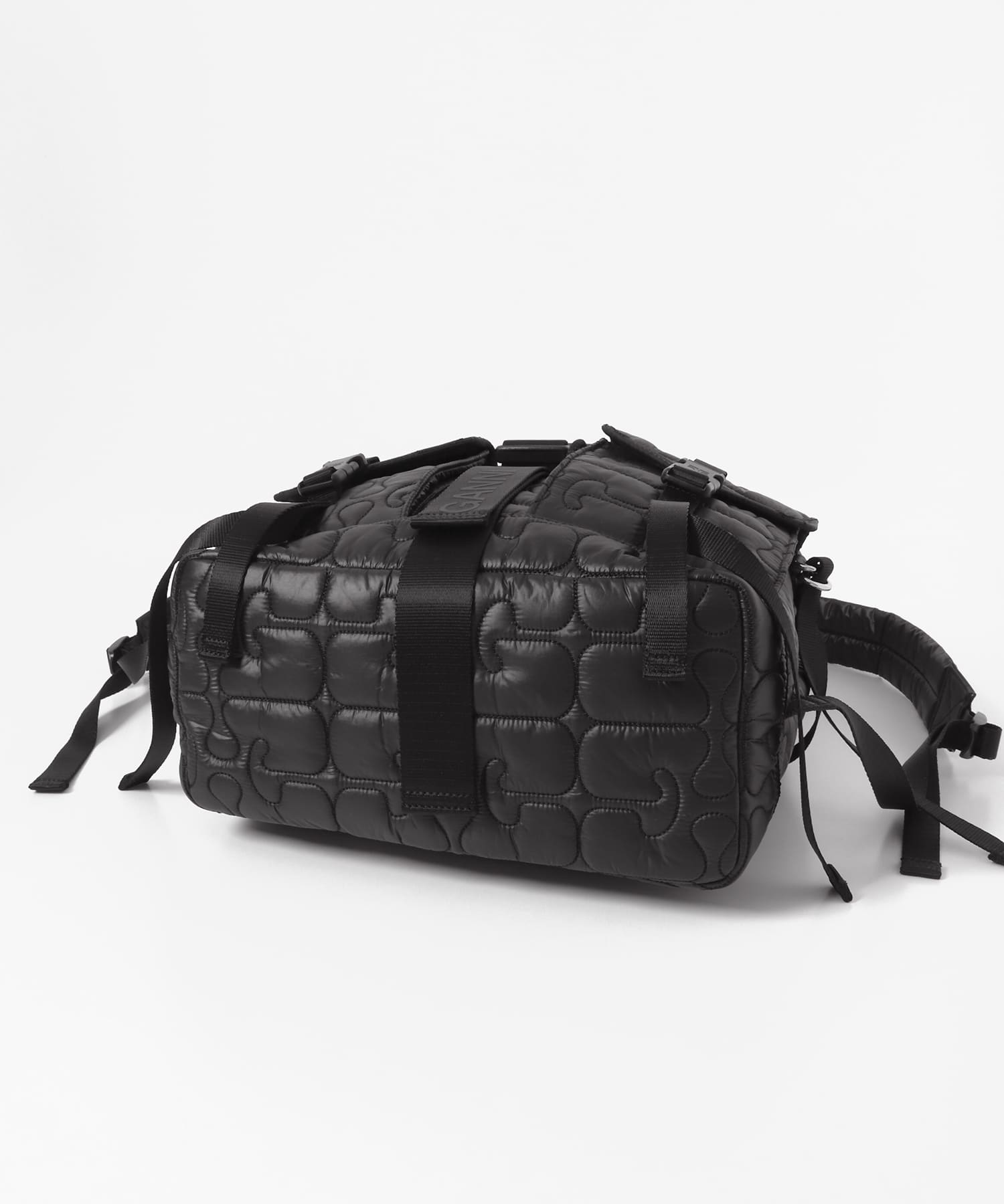 GANNI RE-TECH QUILTED BACKPACK(- BLACK): バッグ｜URBAN RESEARCH