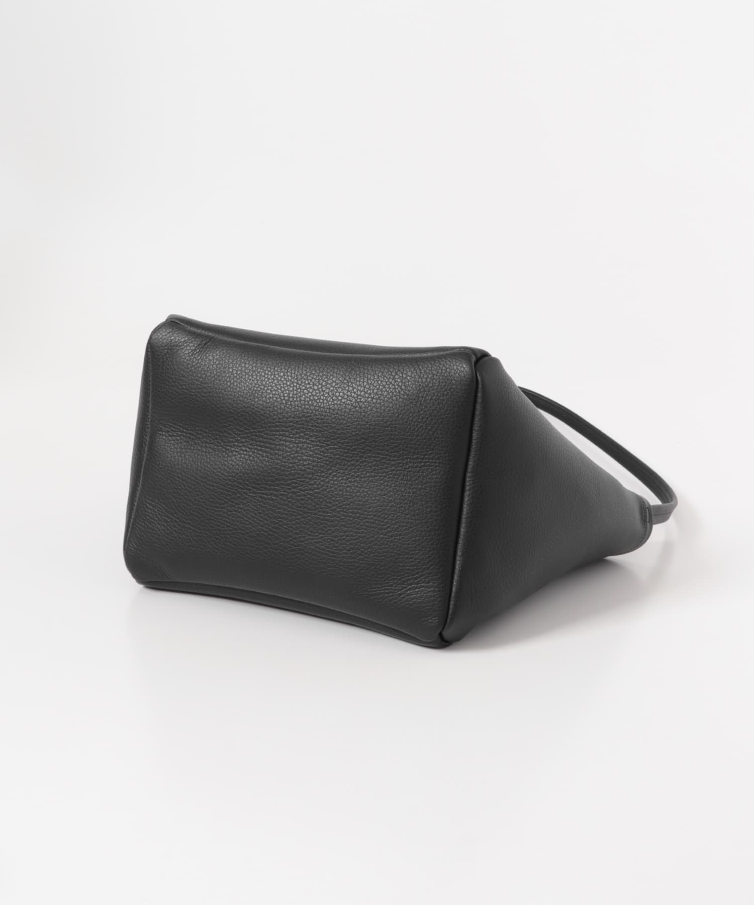 MARROW　HANDLE TOTE MEDIUM BLACK -