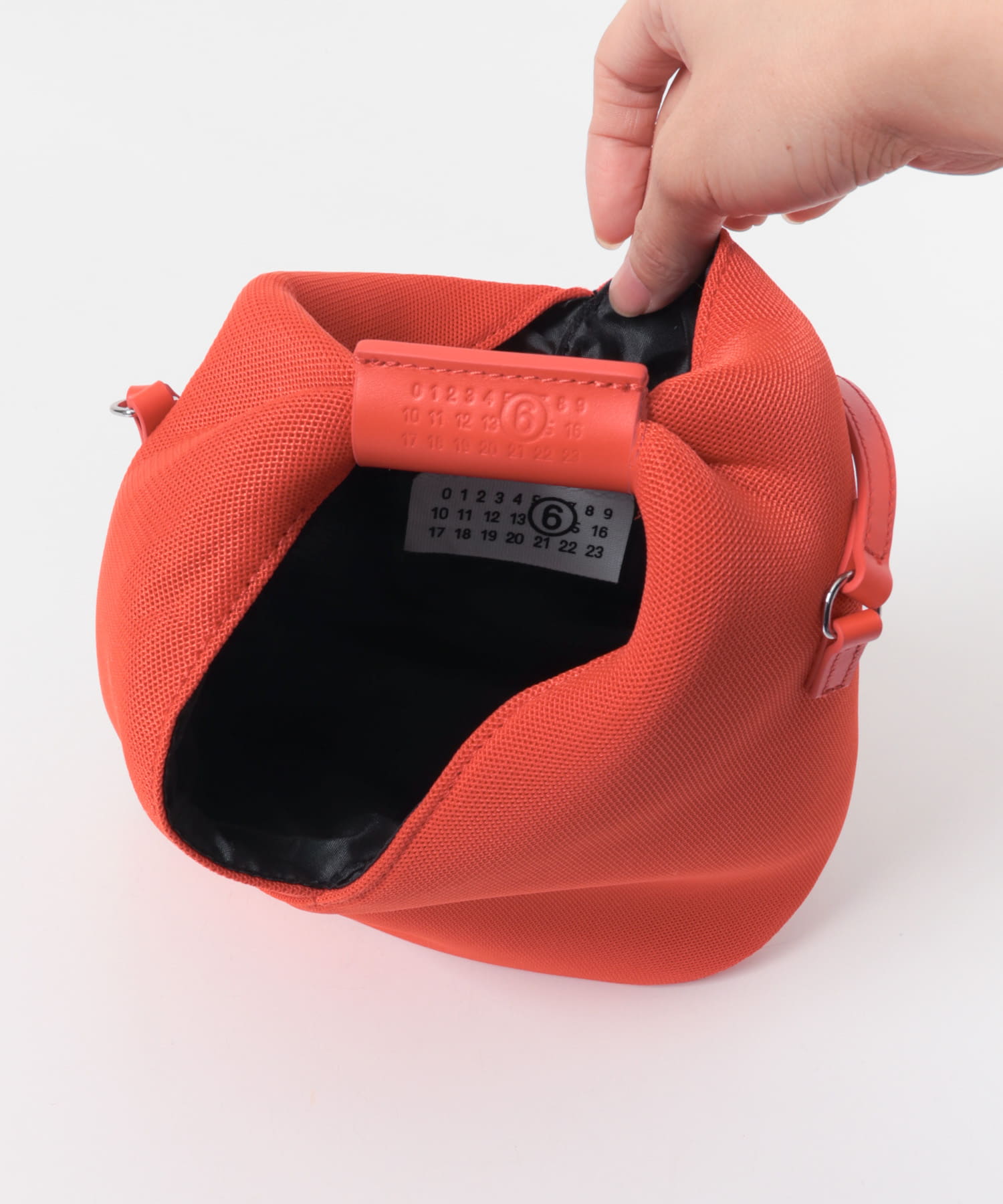 MM6　P6414 JP CROSSBODY BAG T4020 OR -