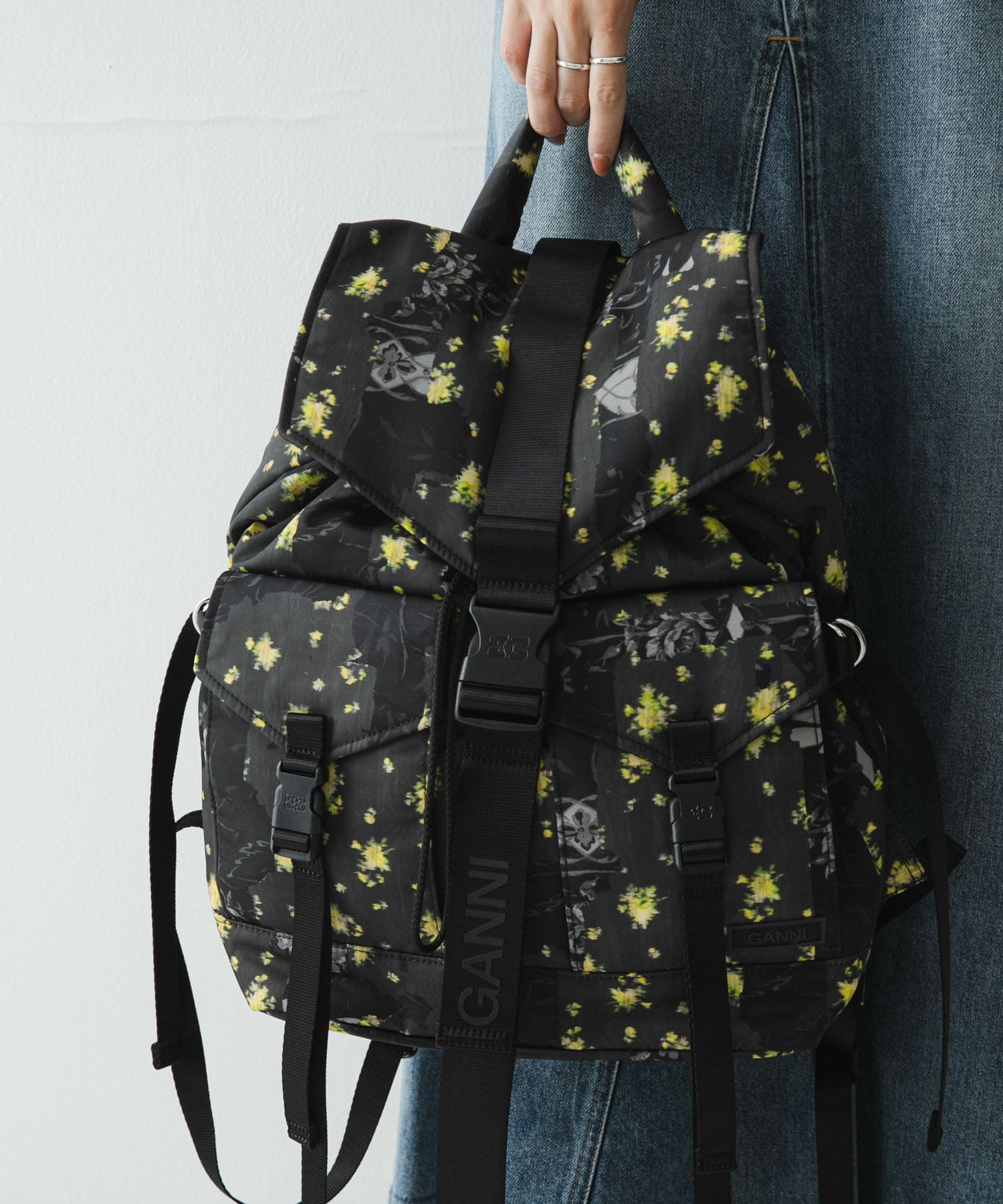 GANNI Bucky Backpack Small(- Black): バッグ｜URBAN RESEARCH公式