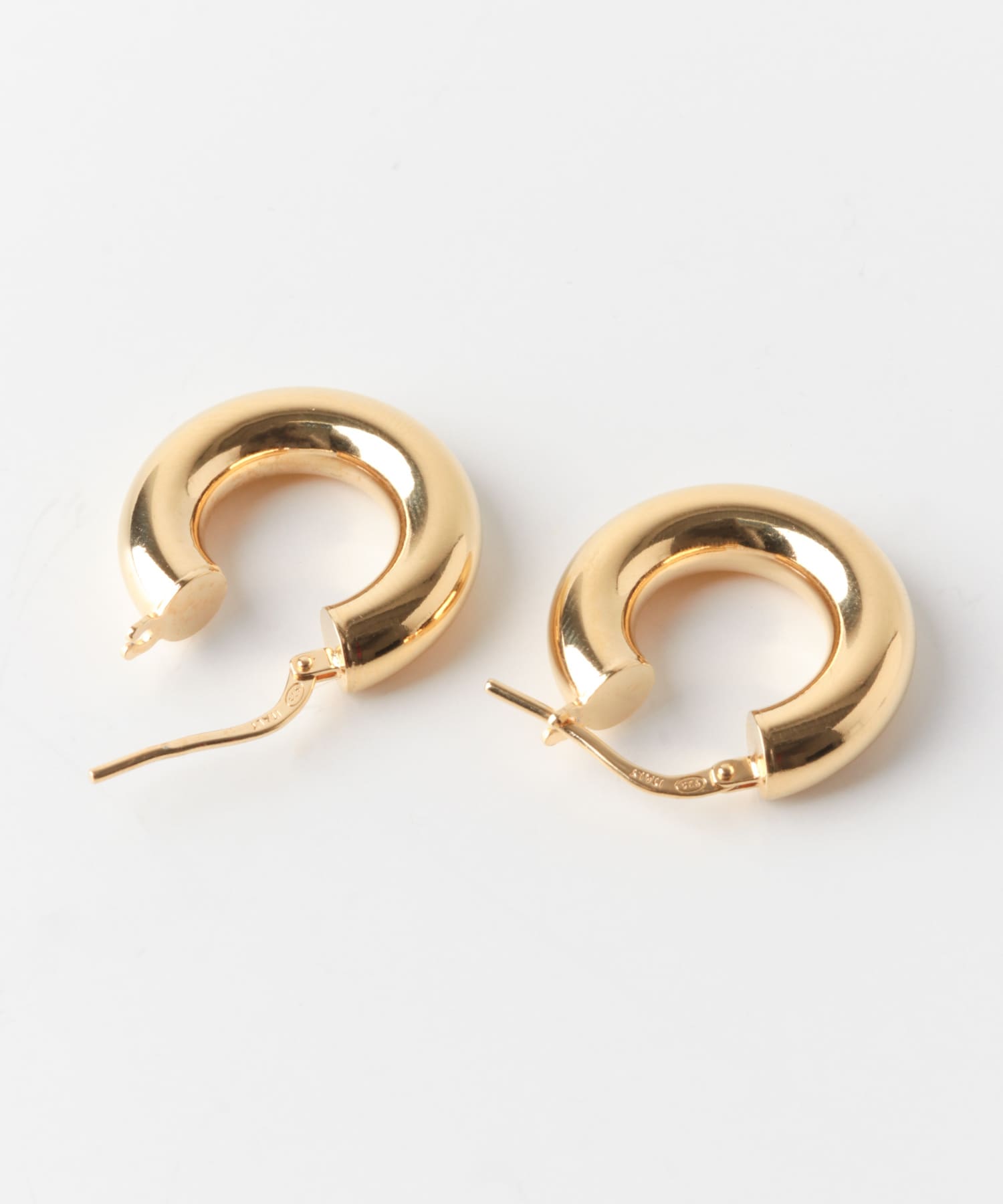 Sophie Buhai TINY EVERYDAY HOOPS GOLD(- GOLD): アクセサリー｜URBAN