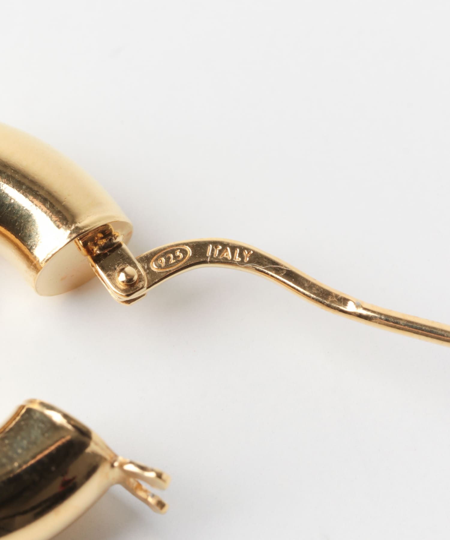 Sophie Buhai TINY EVERYDAY HOOPS GOLD(- GOLD): アクセサリー｜URBAN