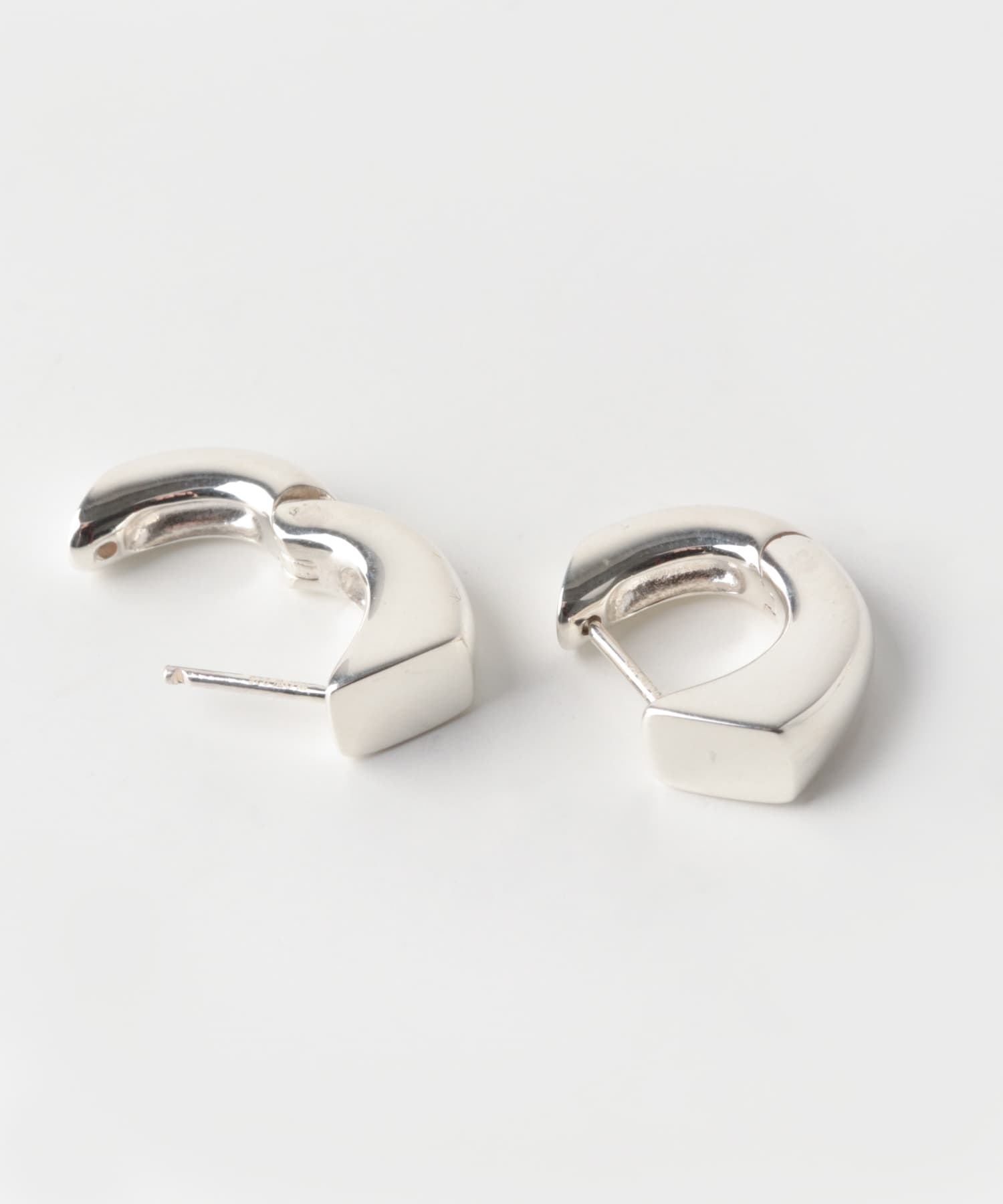 PLOW　CALLA LILY PIERCES SILVER -