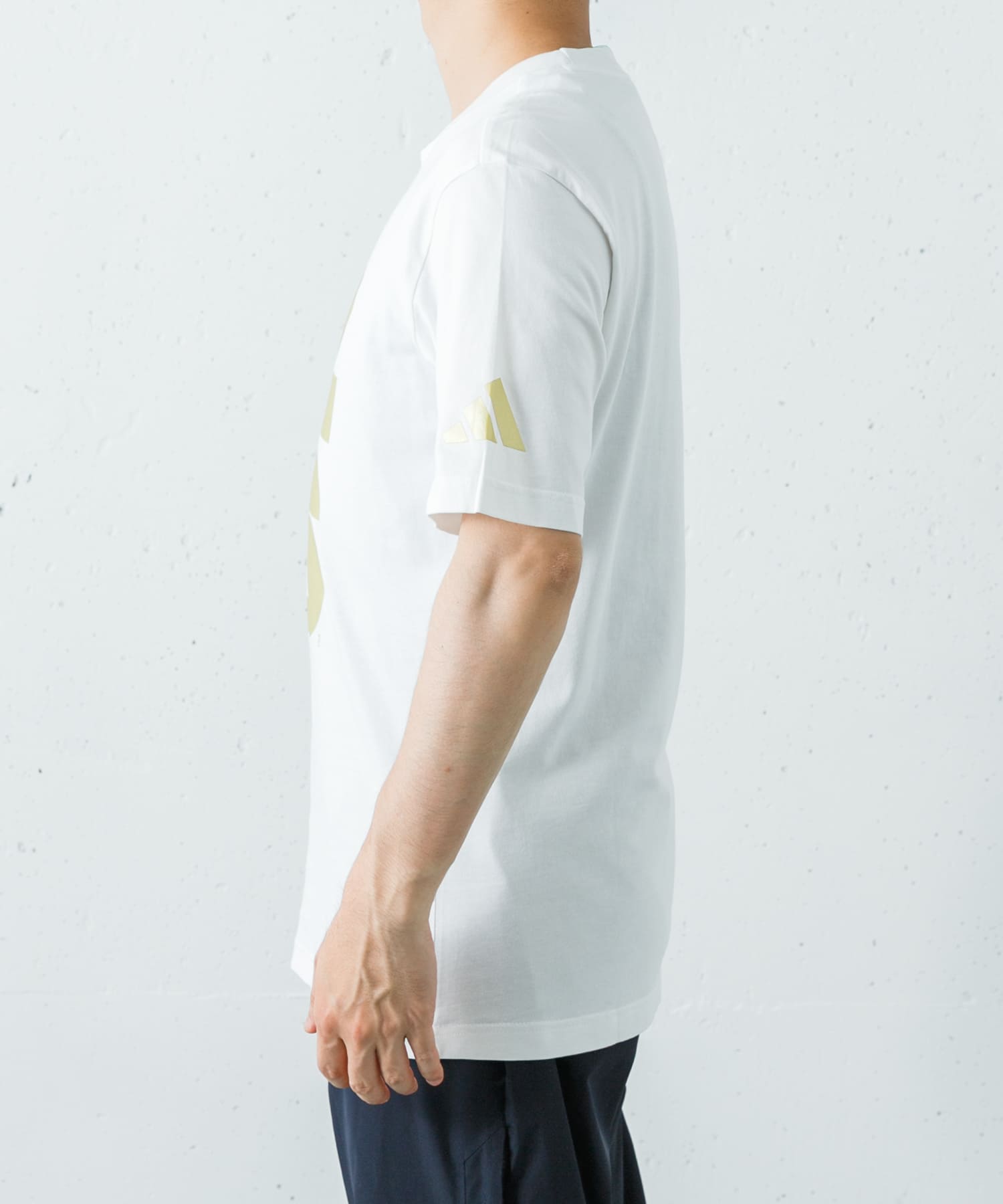 adidas FIFA ワールドカップ 26 公式エンブレム Tシャツ(M C WHITE