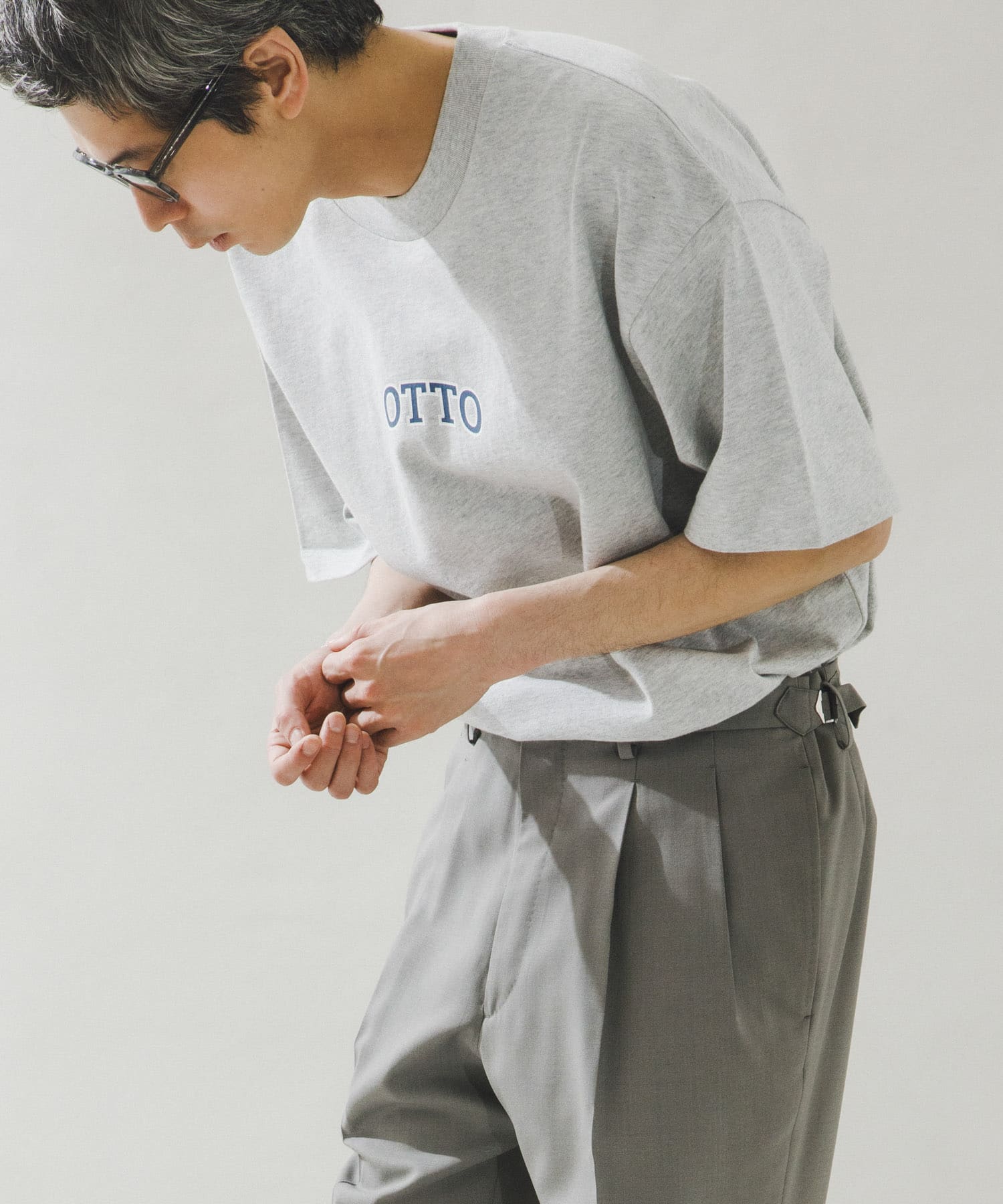 GRAY