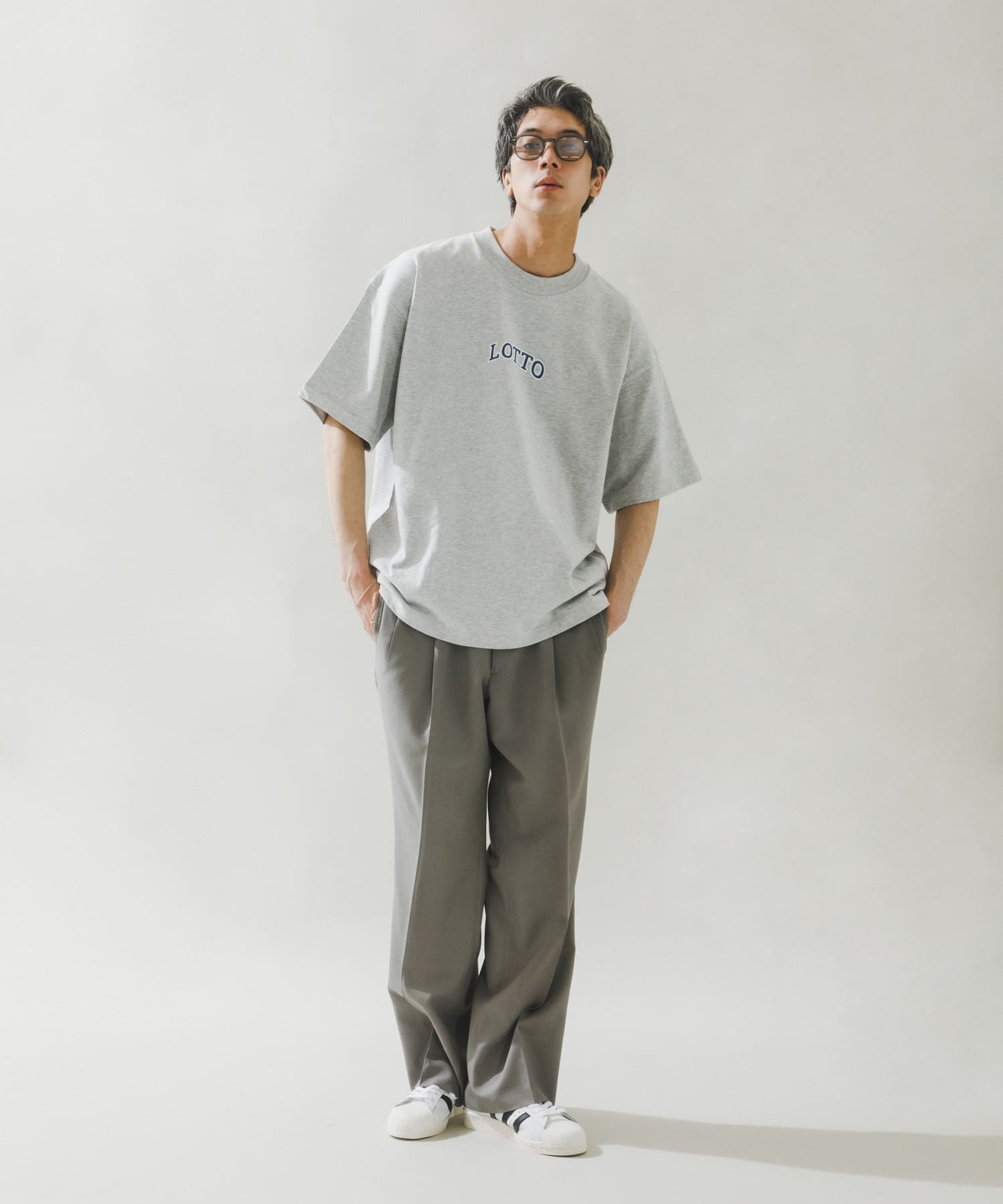 GRAY