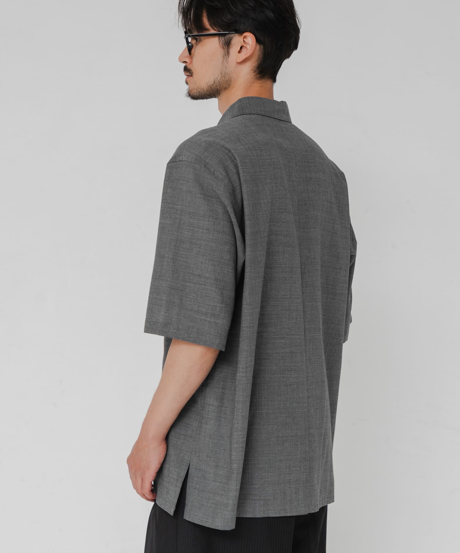 GRAY