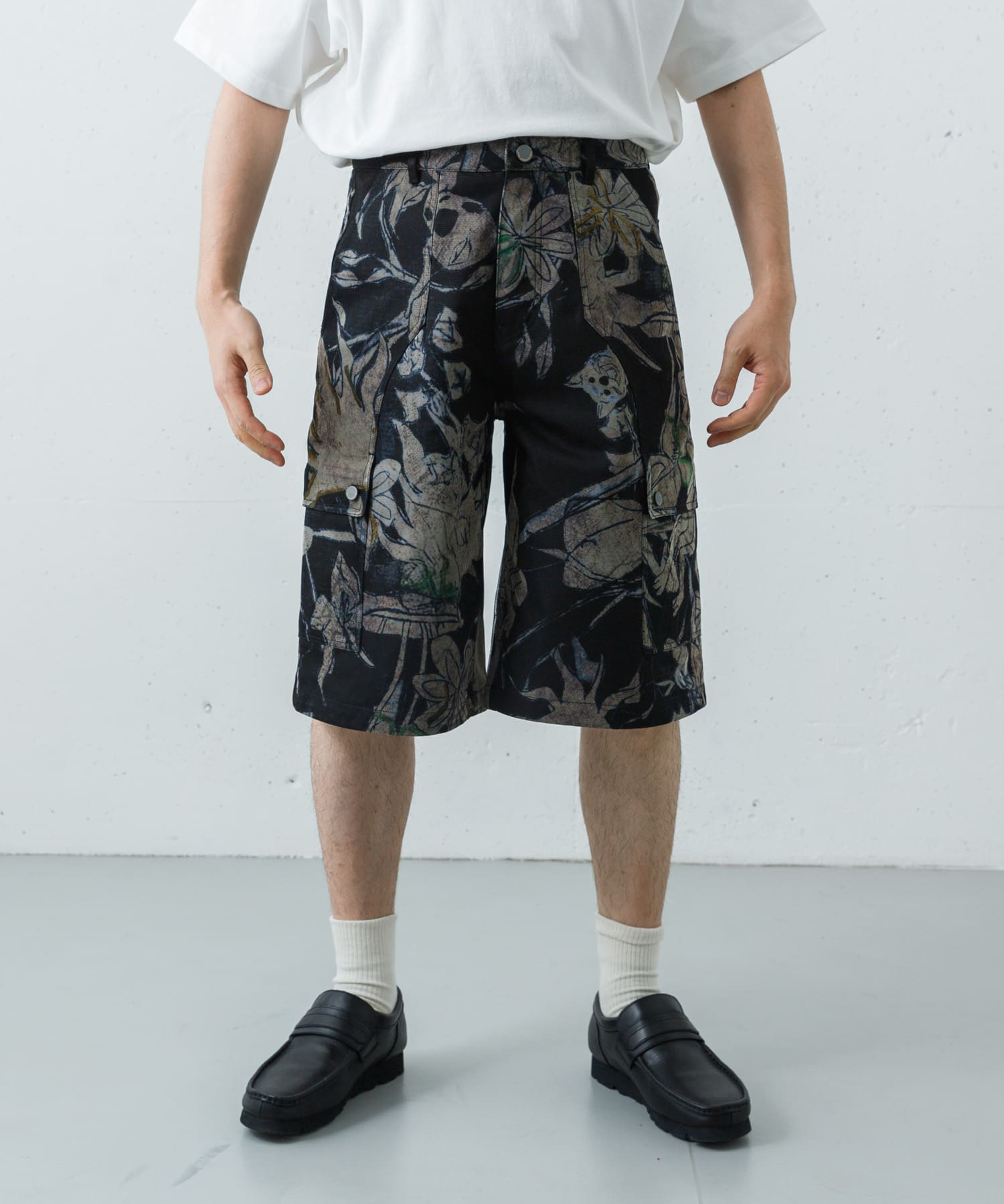 Andersson Bell FLOWER OVERLAY CARGO SHORTS(46 BLK/BEI): ボトム