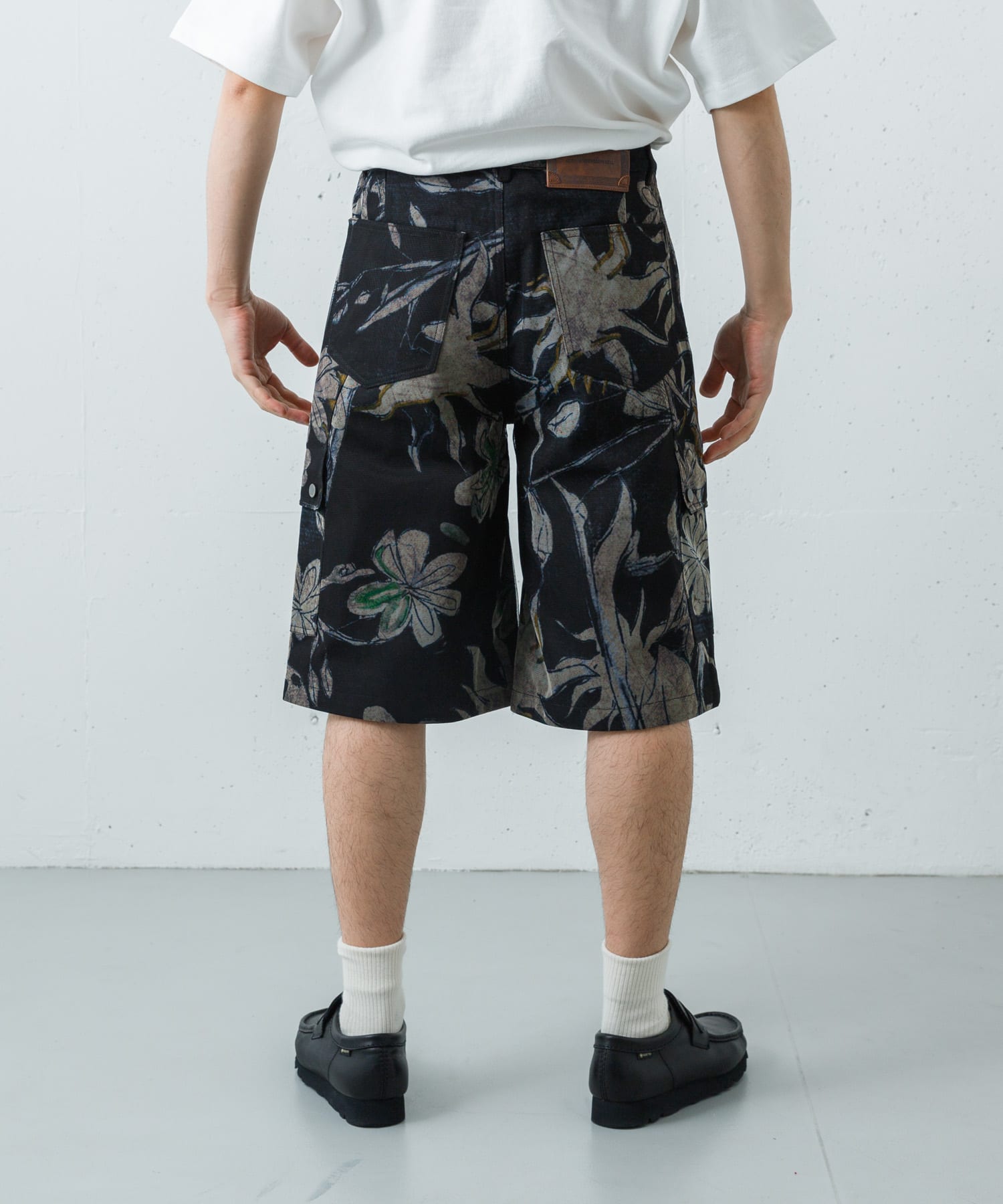 Andersson Bell FLOWER OVERLAY CARGO SHORTS(46 BLK/BEI): ボトム