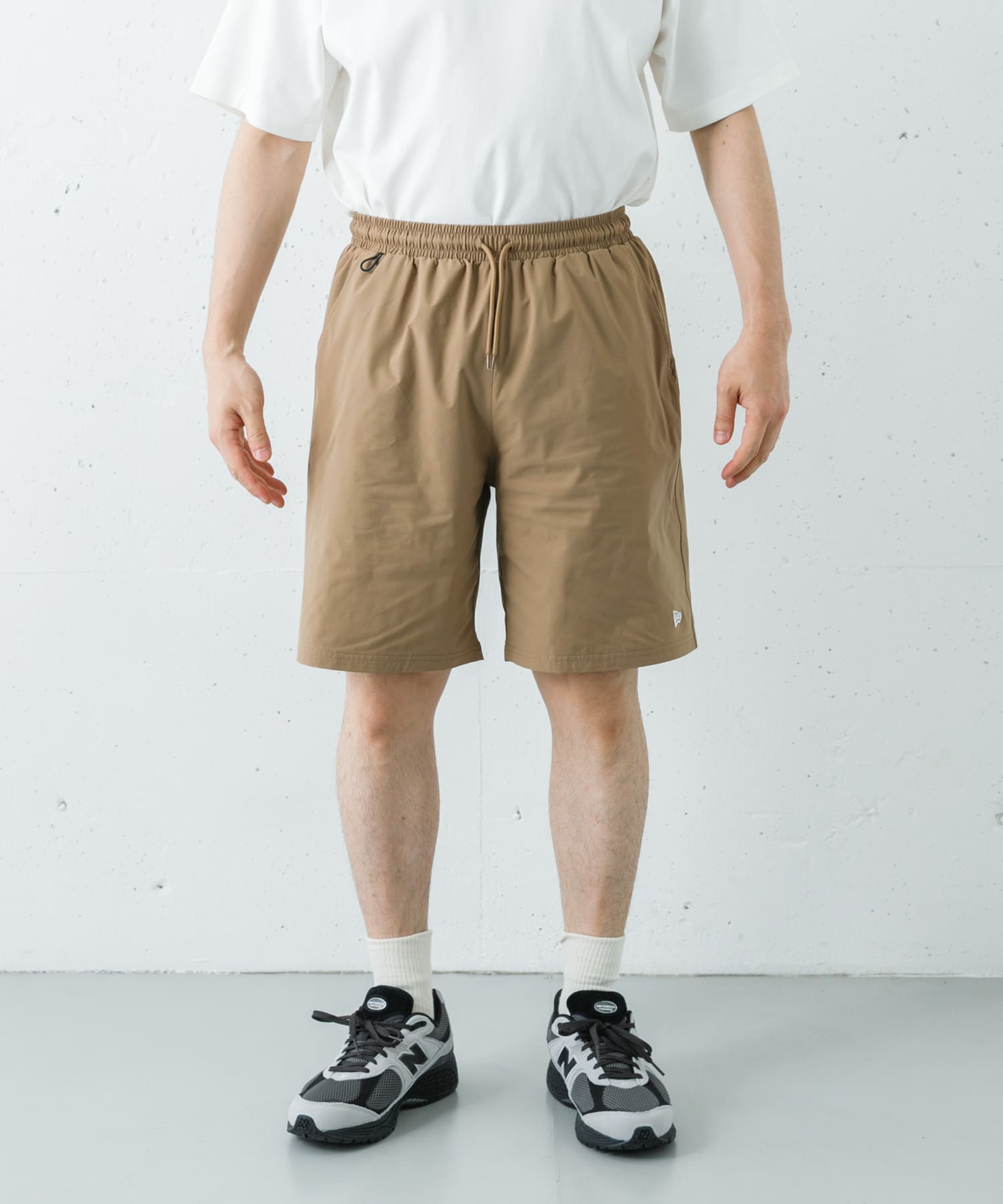 カーキ