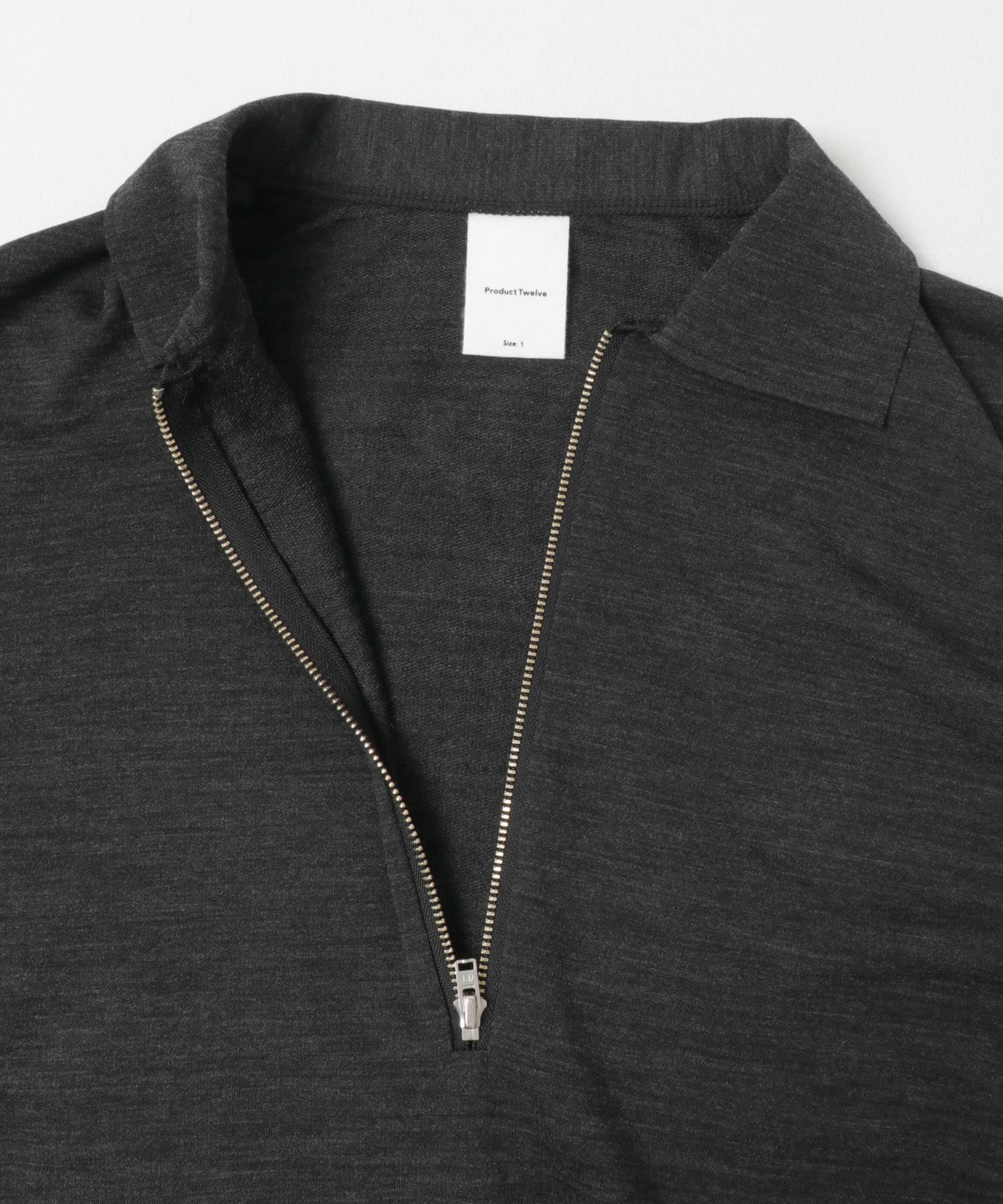 Product Twelve　MELINO WOOL SHORT-SLEEVE HALF ZIP CHARCOAL 1