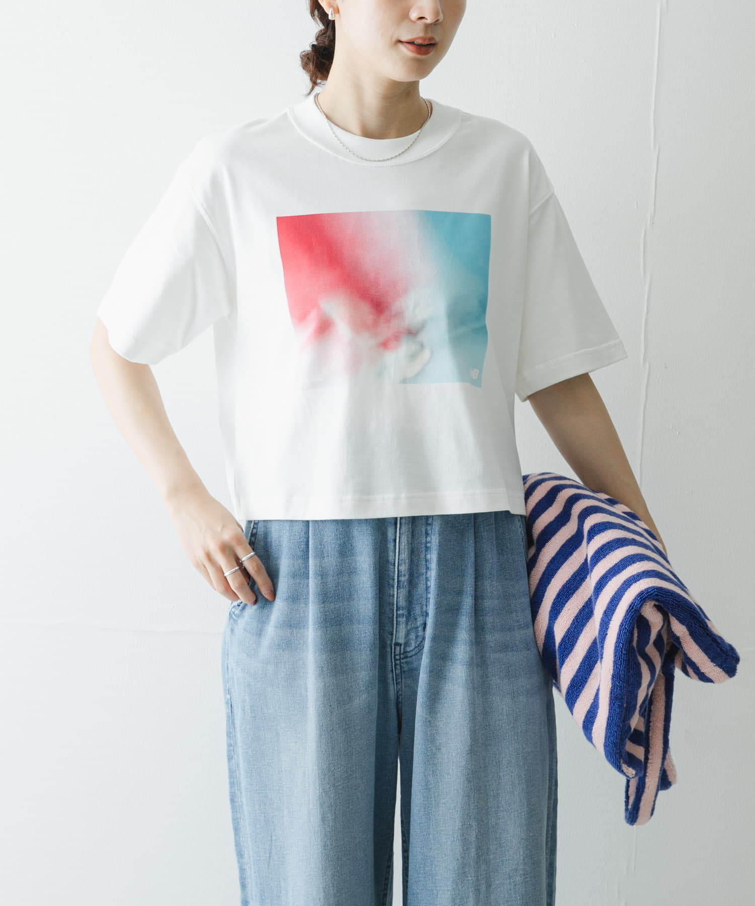 NEW BALANCE　NB GREYフォトTシャツレッド