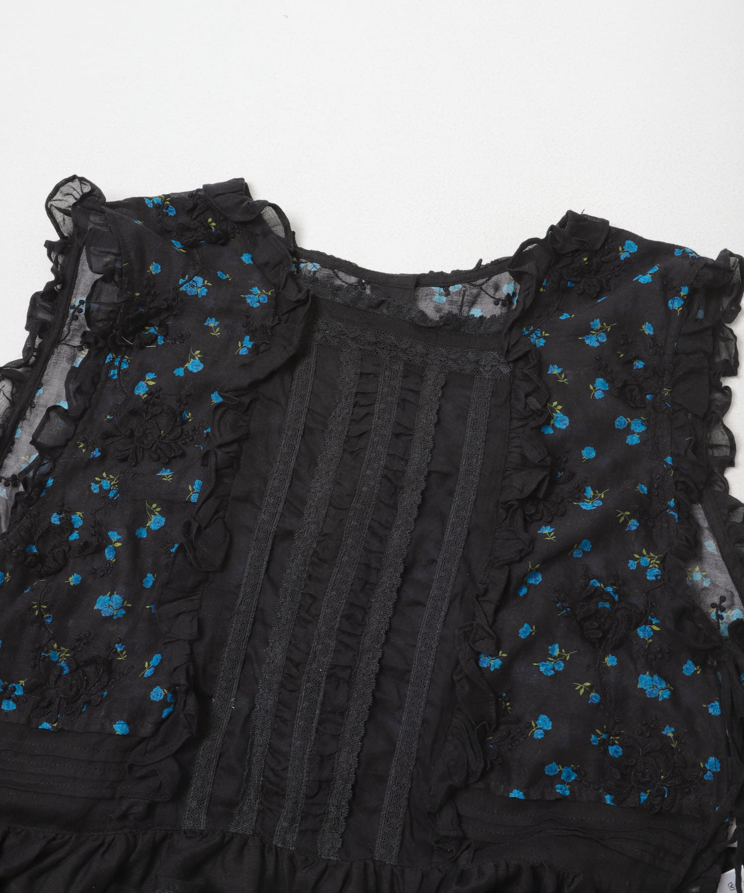 crinkle crinkle crinkle　SHEER FLOWER VEST BLOUSE BLACK Free