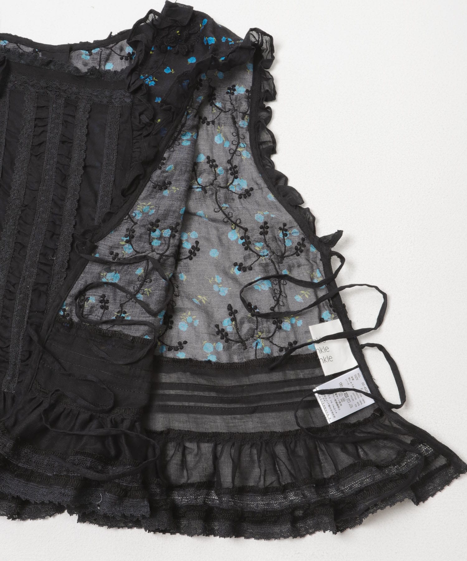 crinkle crinkle crinkle　SHEER FLOWER VEST BLOUSE BLACK Free
