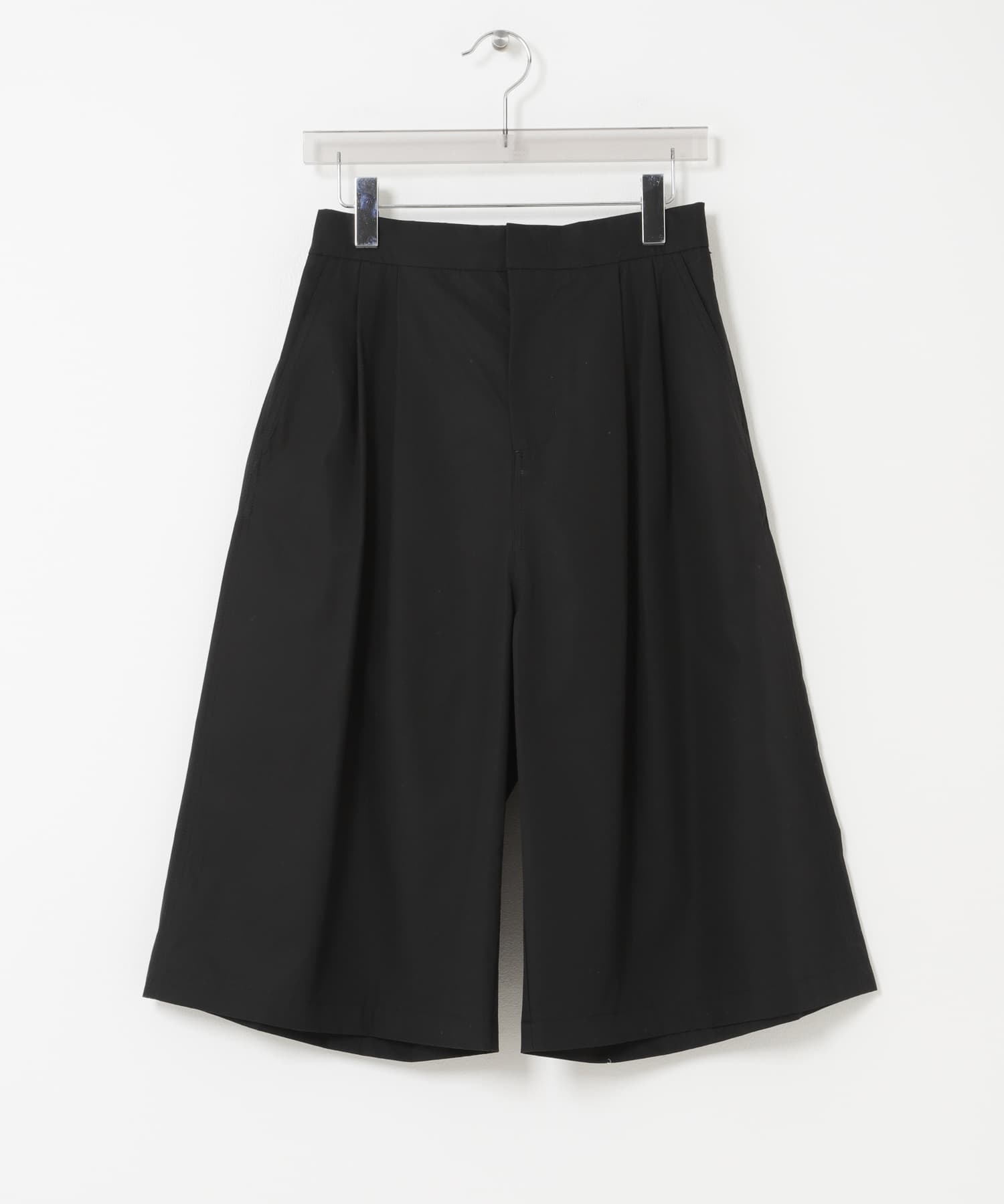 AMOMENTO　TWO TUCK WIDE SHORTS
