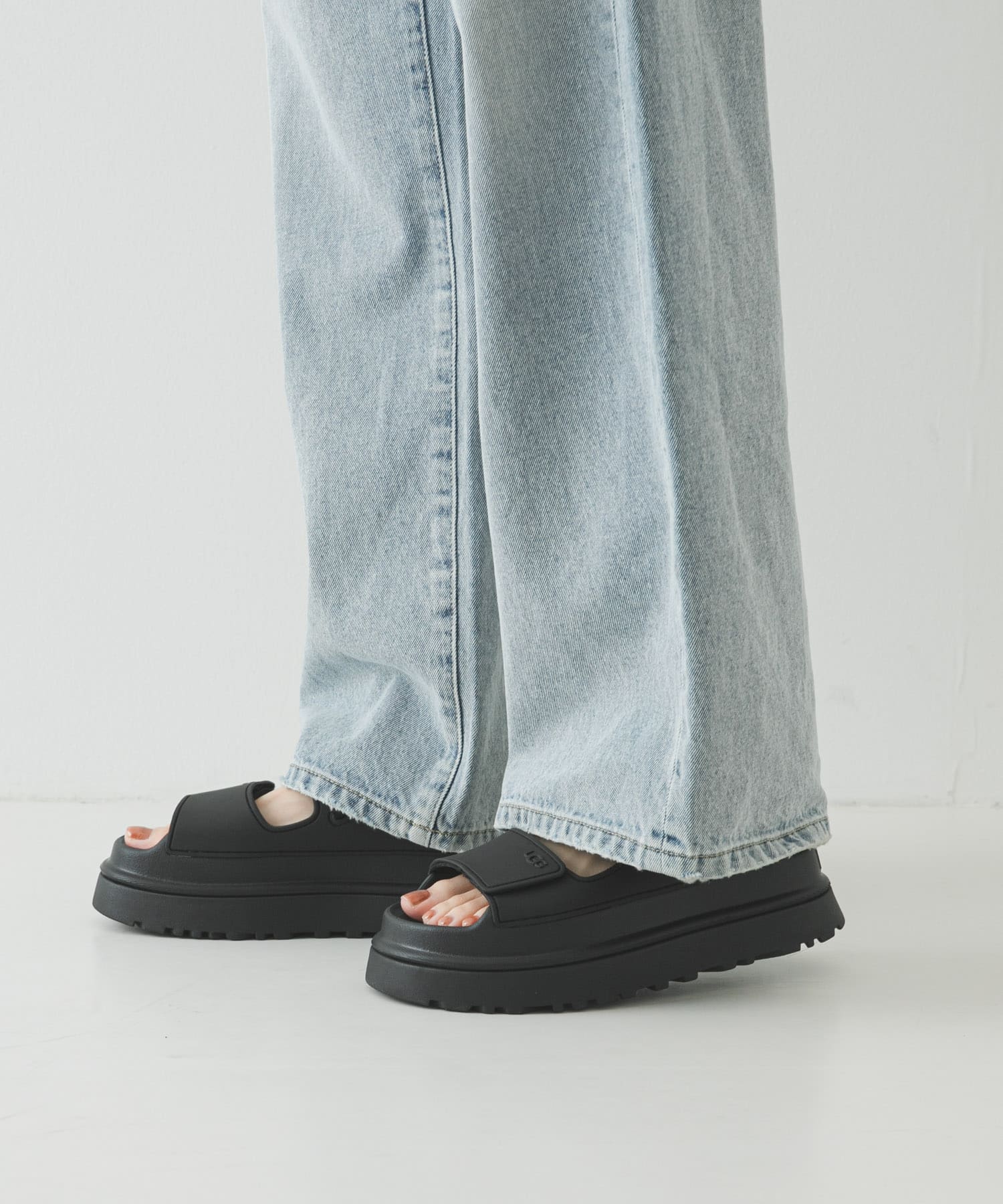 UGG　W GOLDENGLOW BLACK 23