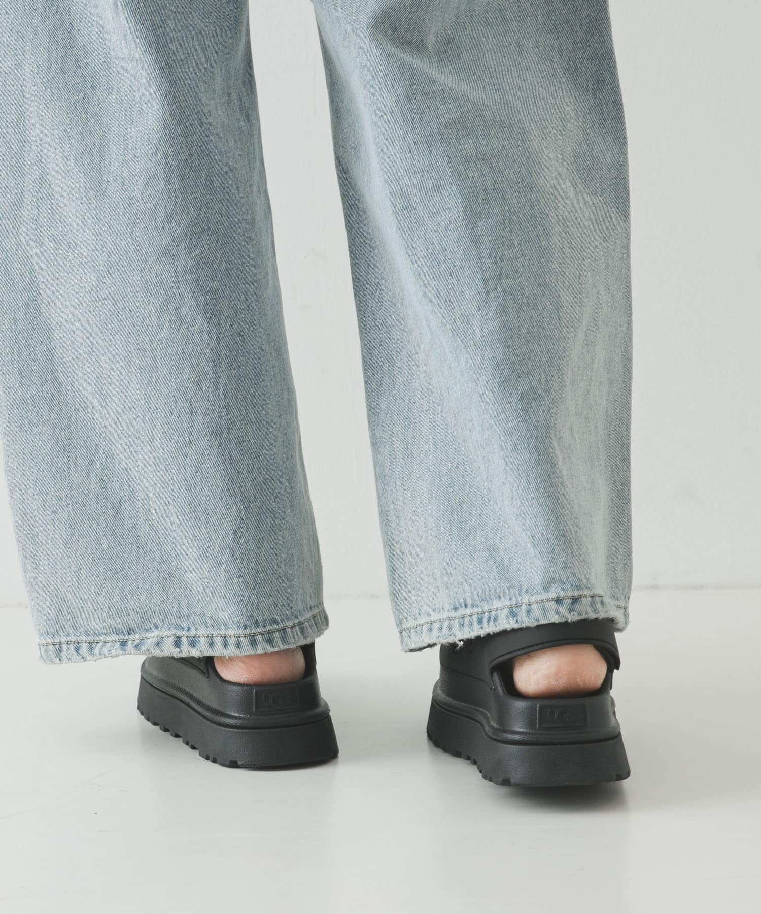 UGG　W GOLDENGLOW BLACK 23