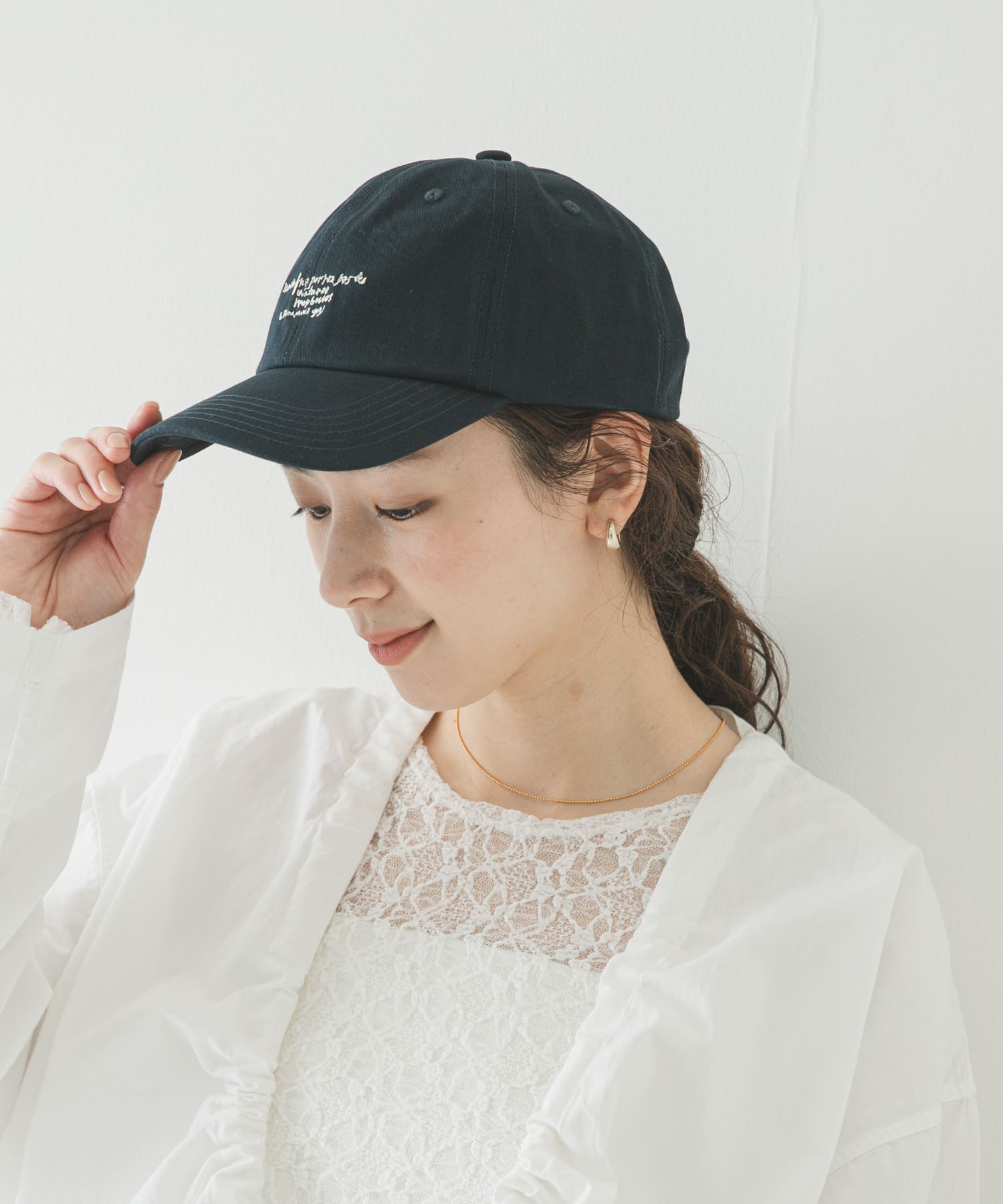 LY　LETTER CAP