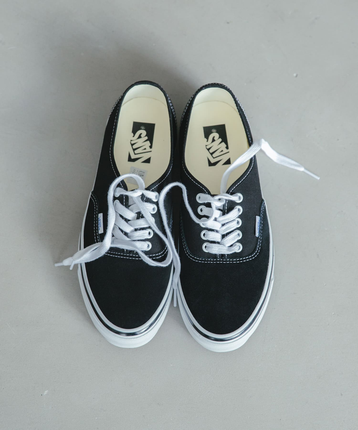 BLK/WHT