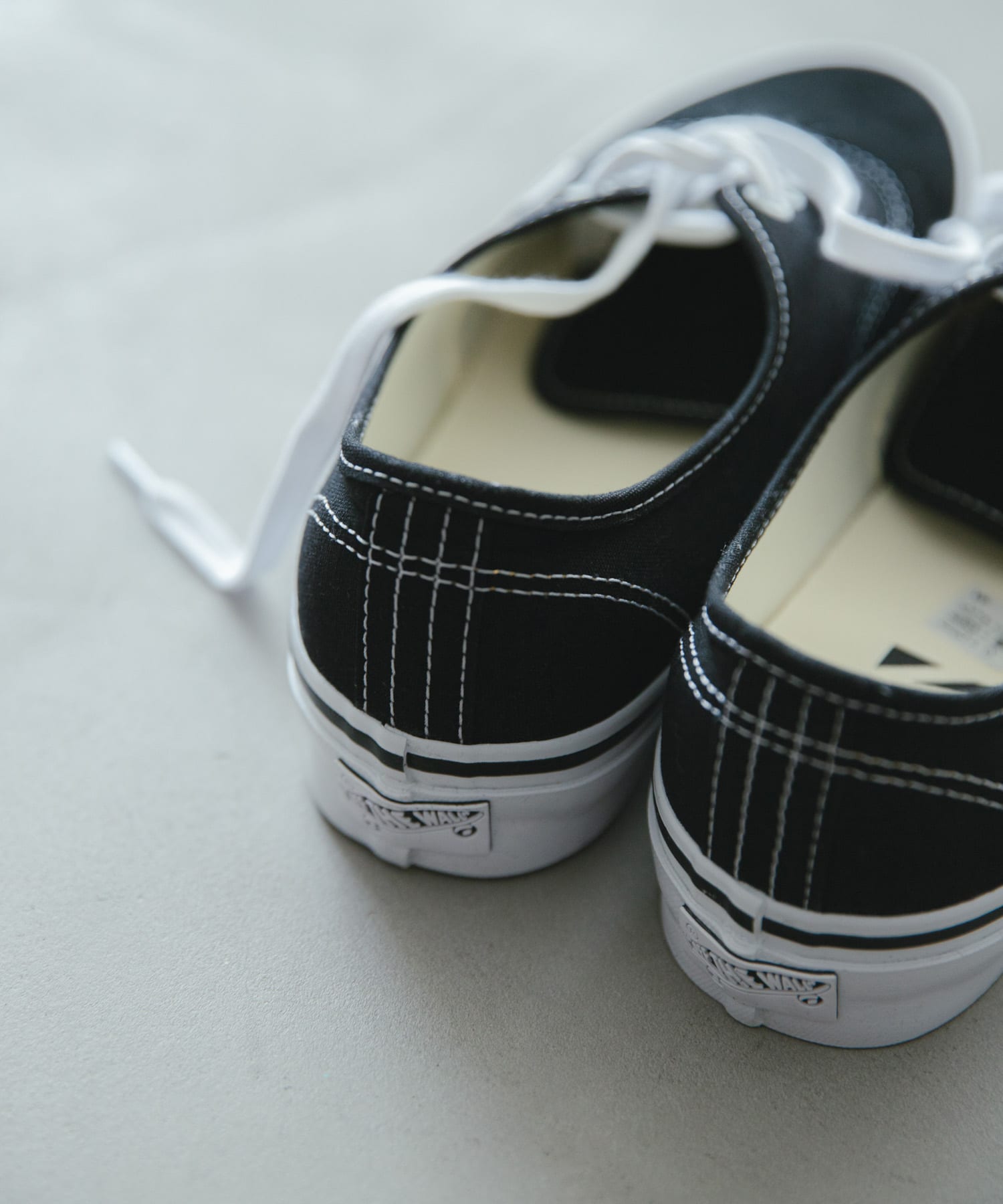 BLK/WHT