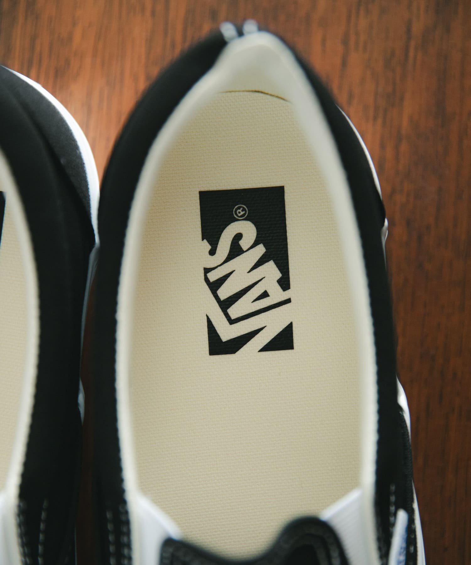 LX BLK/WHT