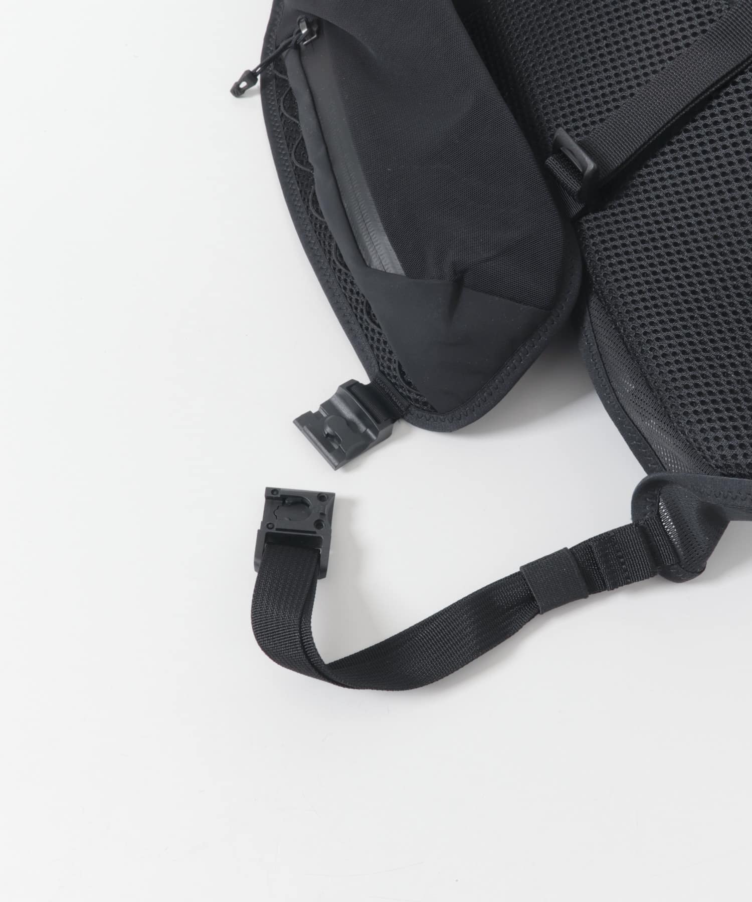 SALOMON　ADV CROSS BODY BAG BLACK Free
