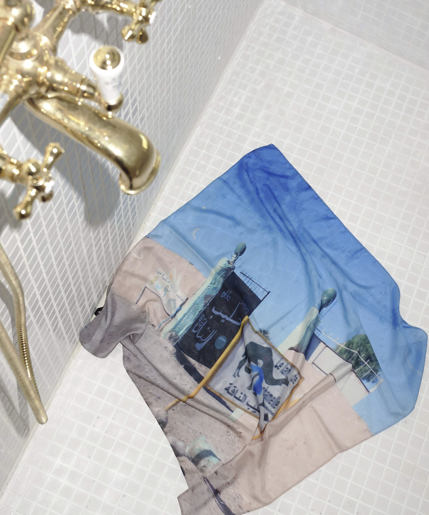 LY　POSTCARD SCARF