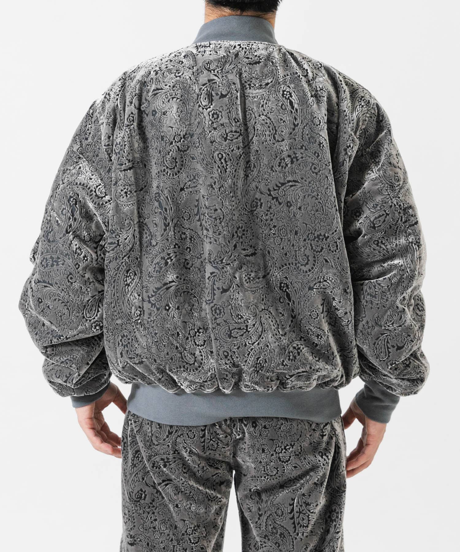 GRAY