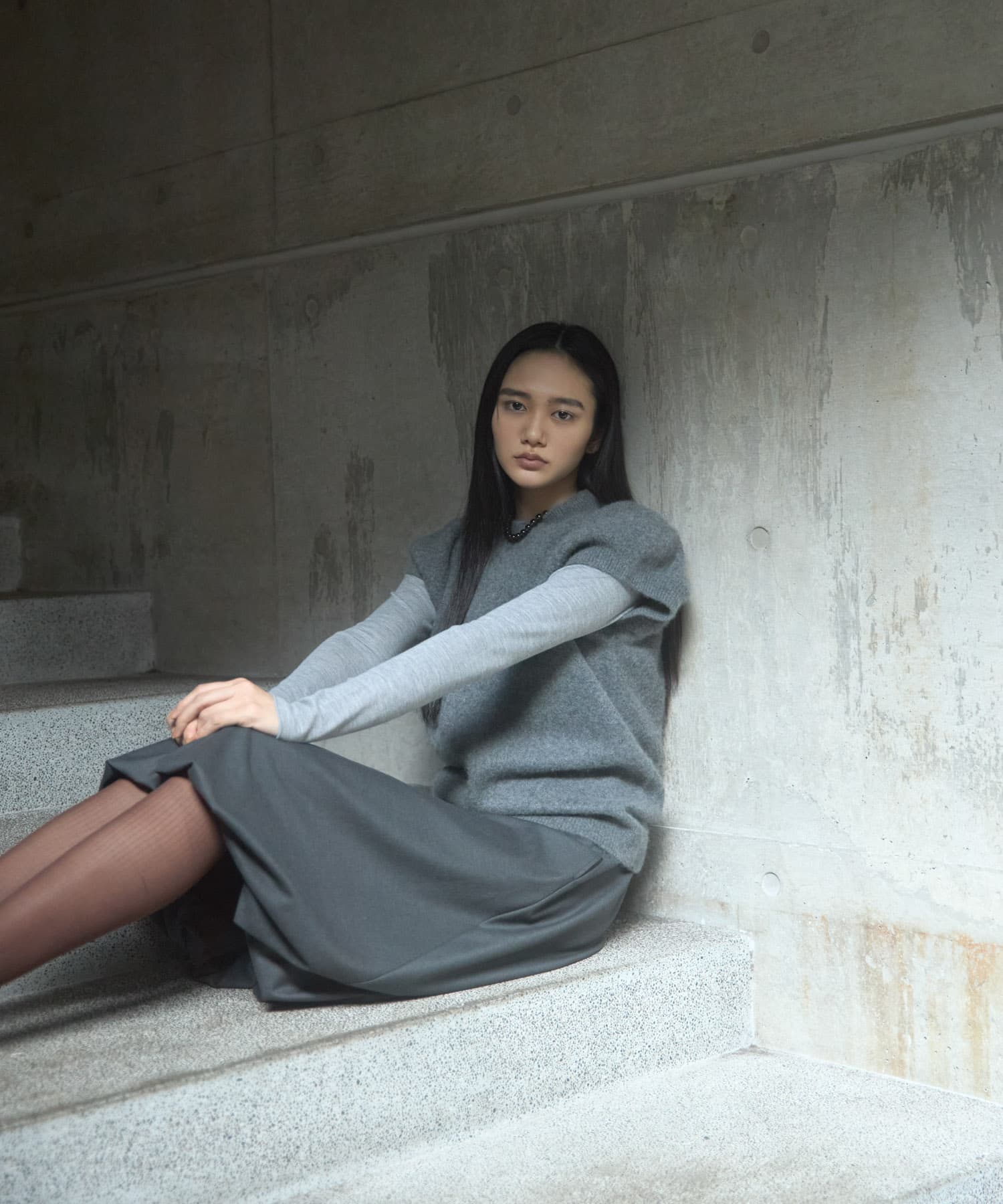GRAY