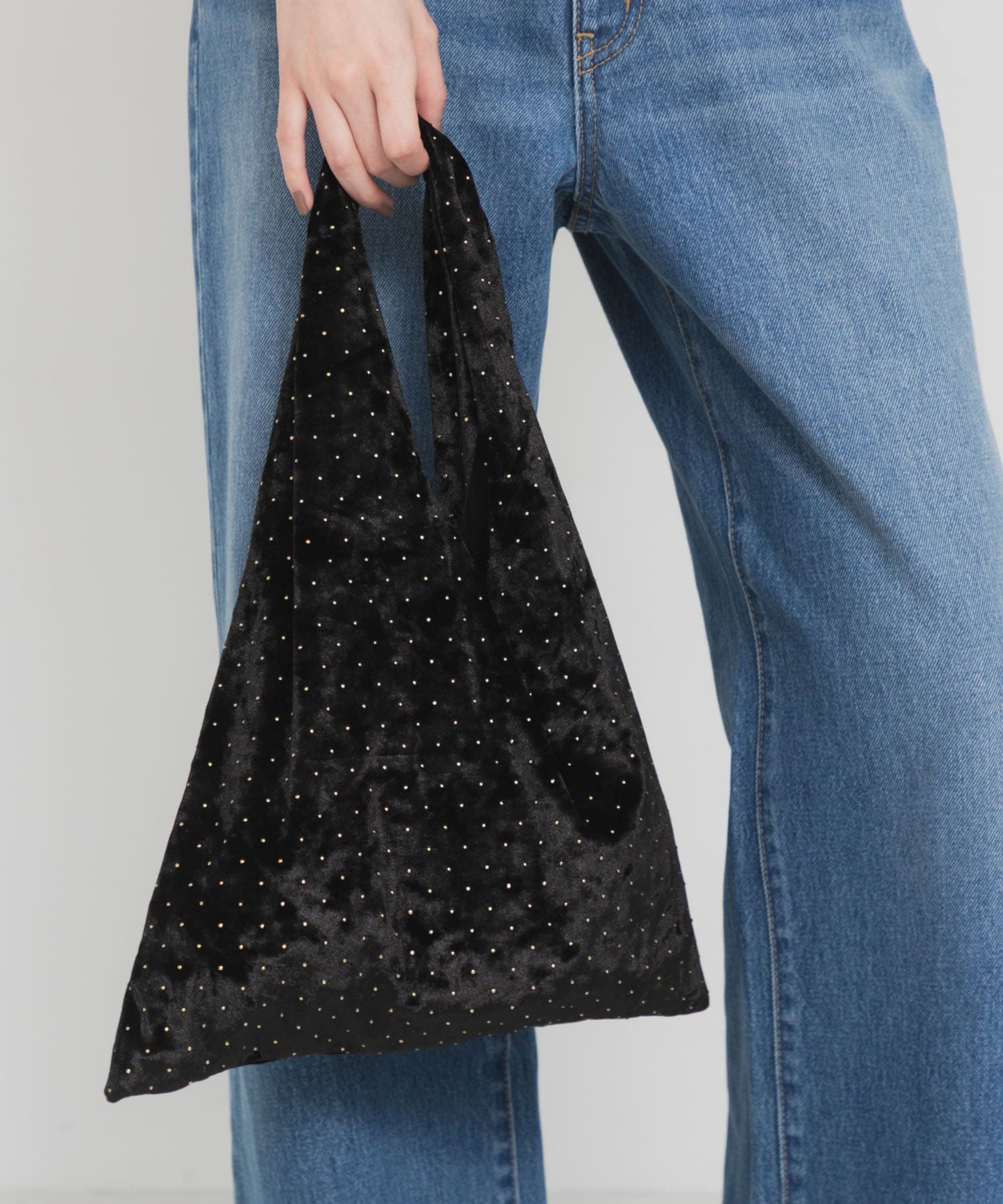 STUD BLACK