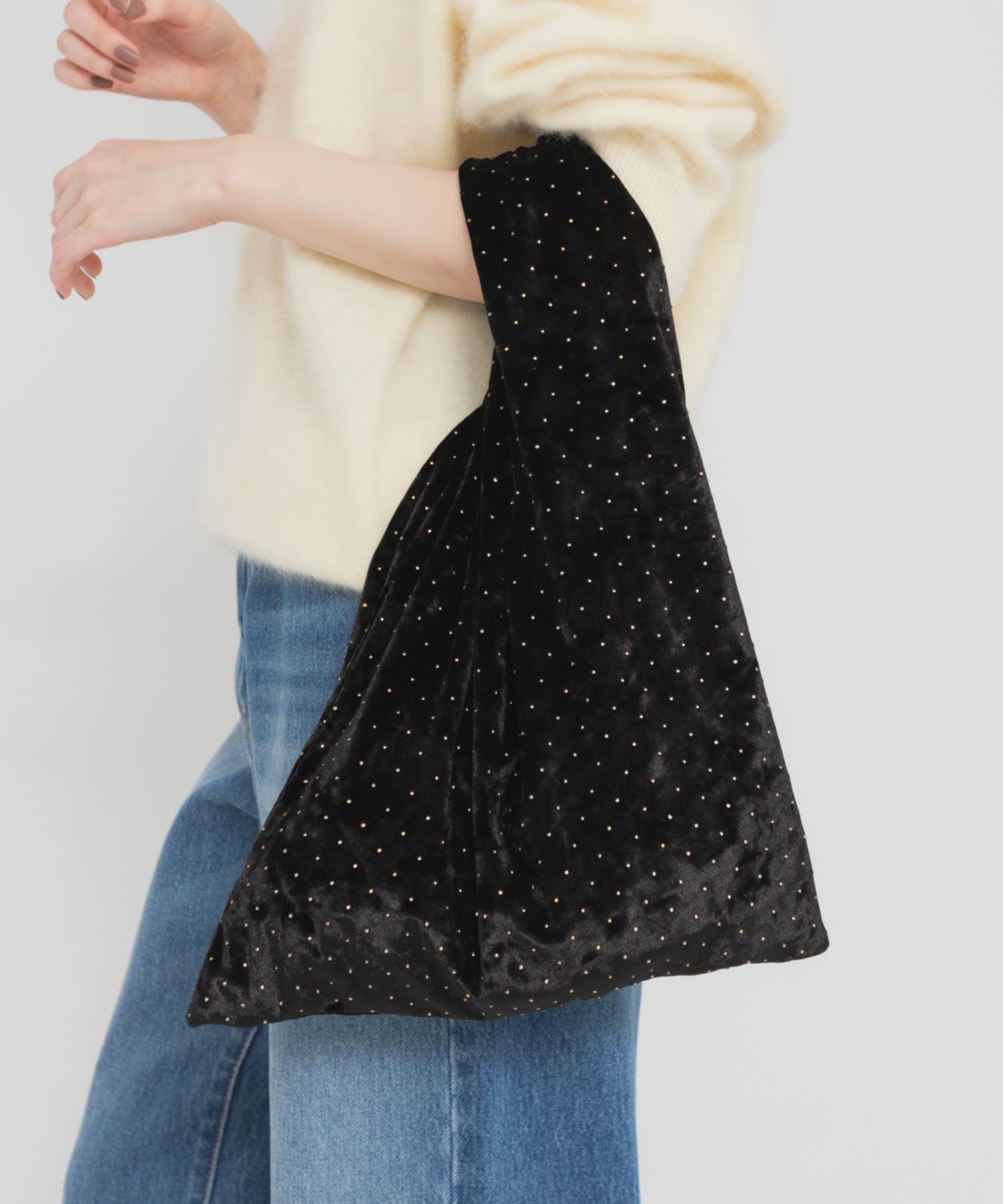 STUD BLACK