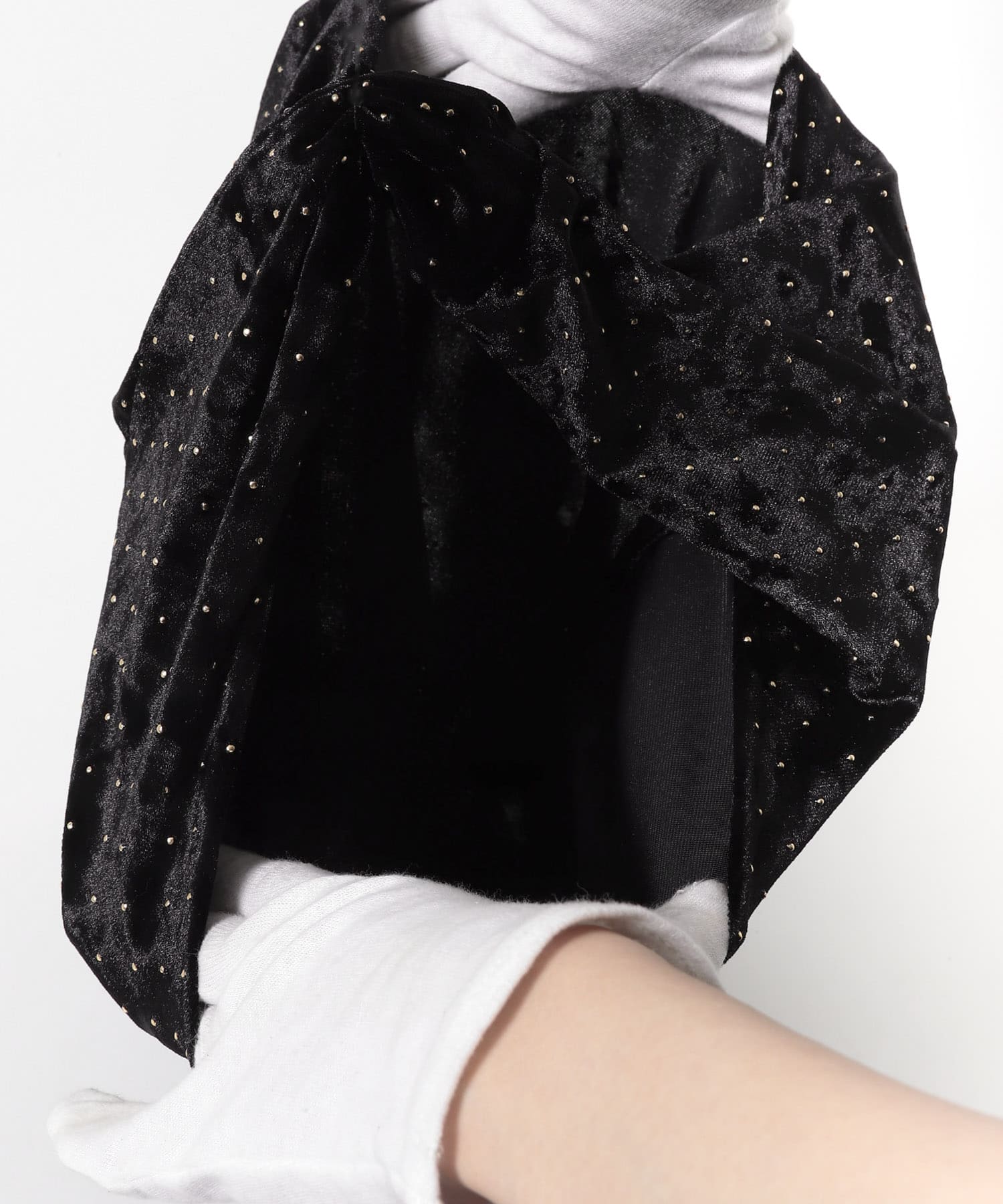 STUD BLACK