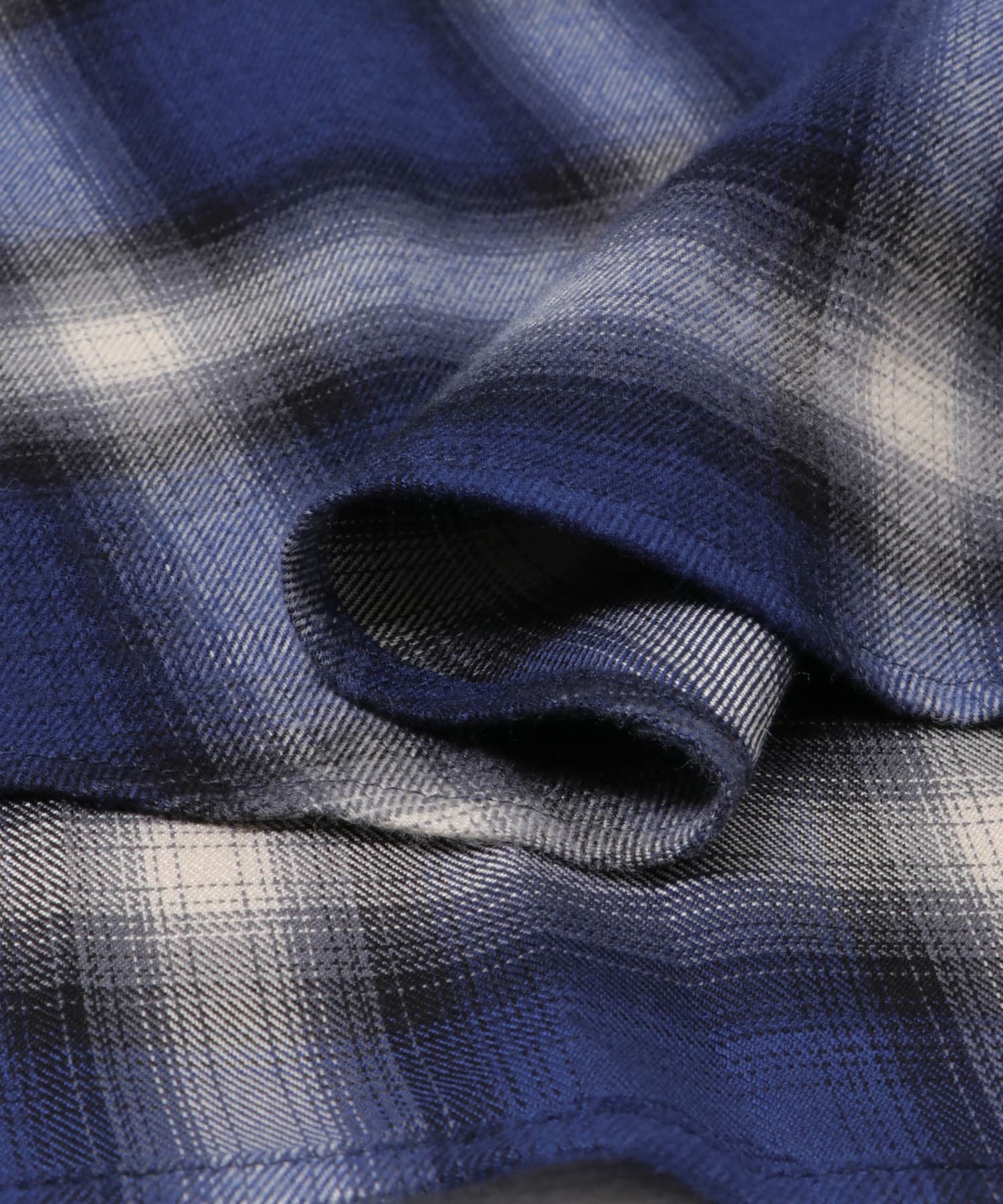 ブルー